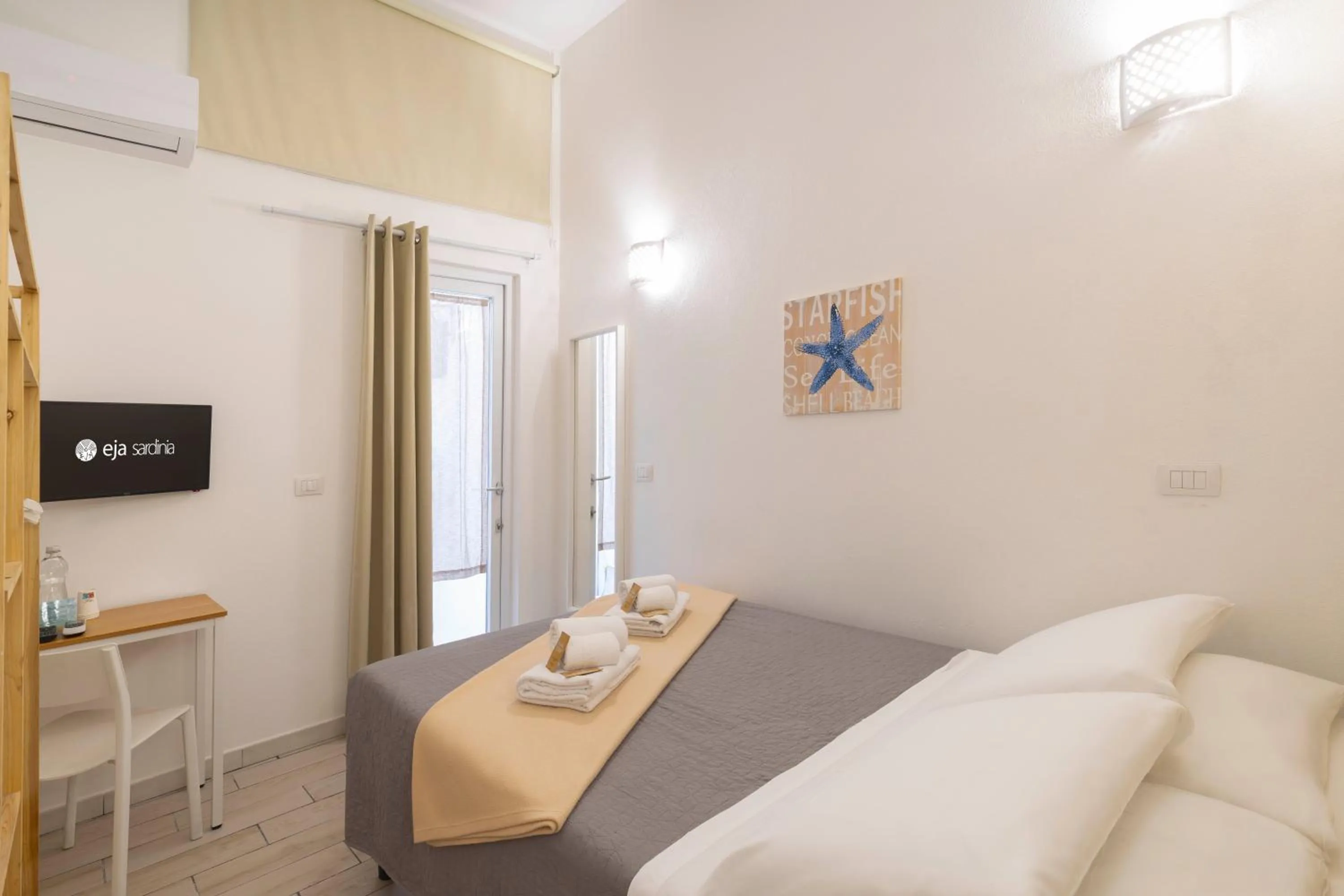 Bed in Approdo Rooms - Eja Sardinia
