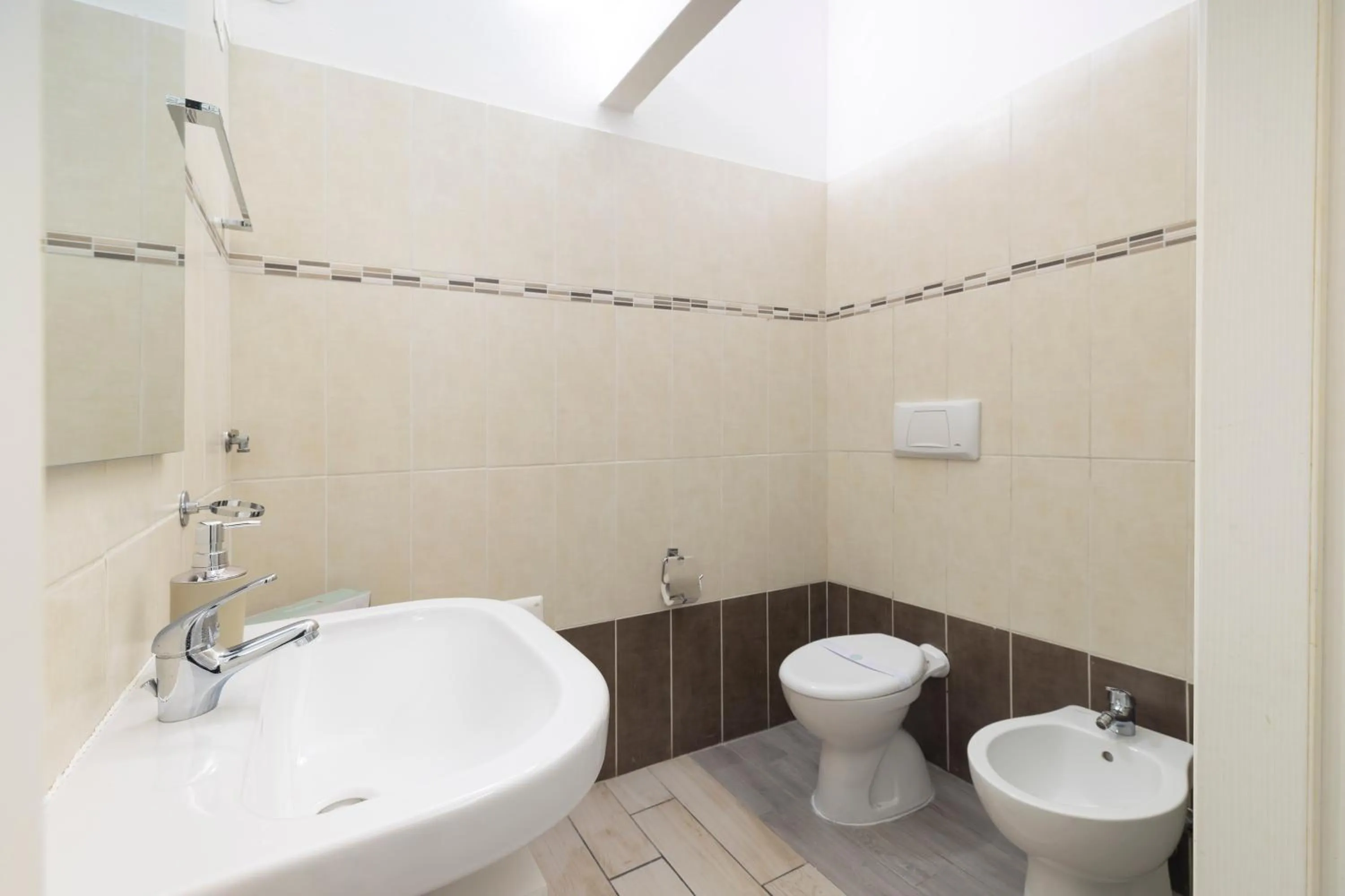 Shower in Approdo Rooms - Eja Sardinia
