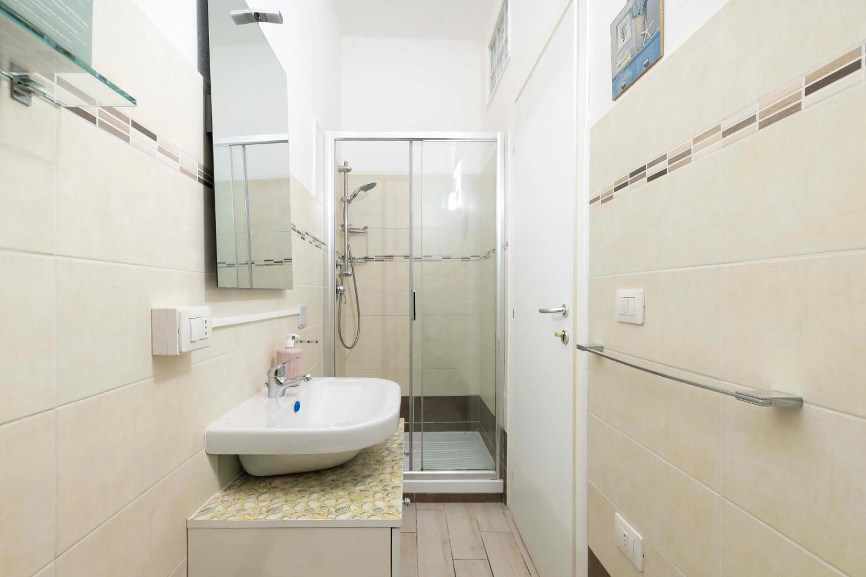 Shower in Approdo Rooms - Eja Sardinia