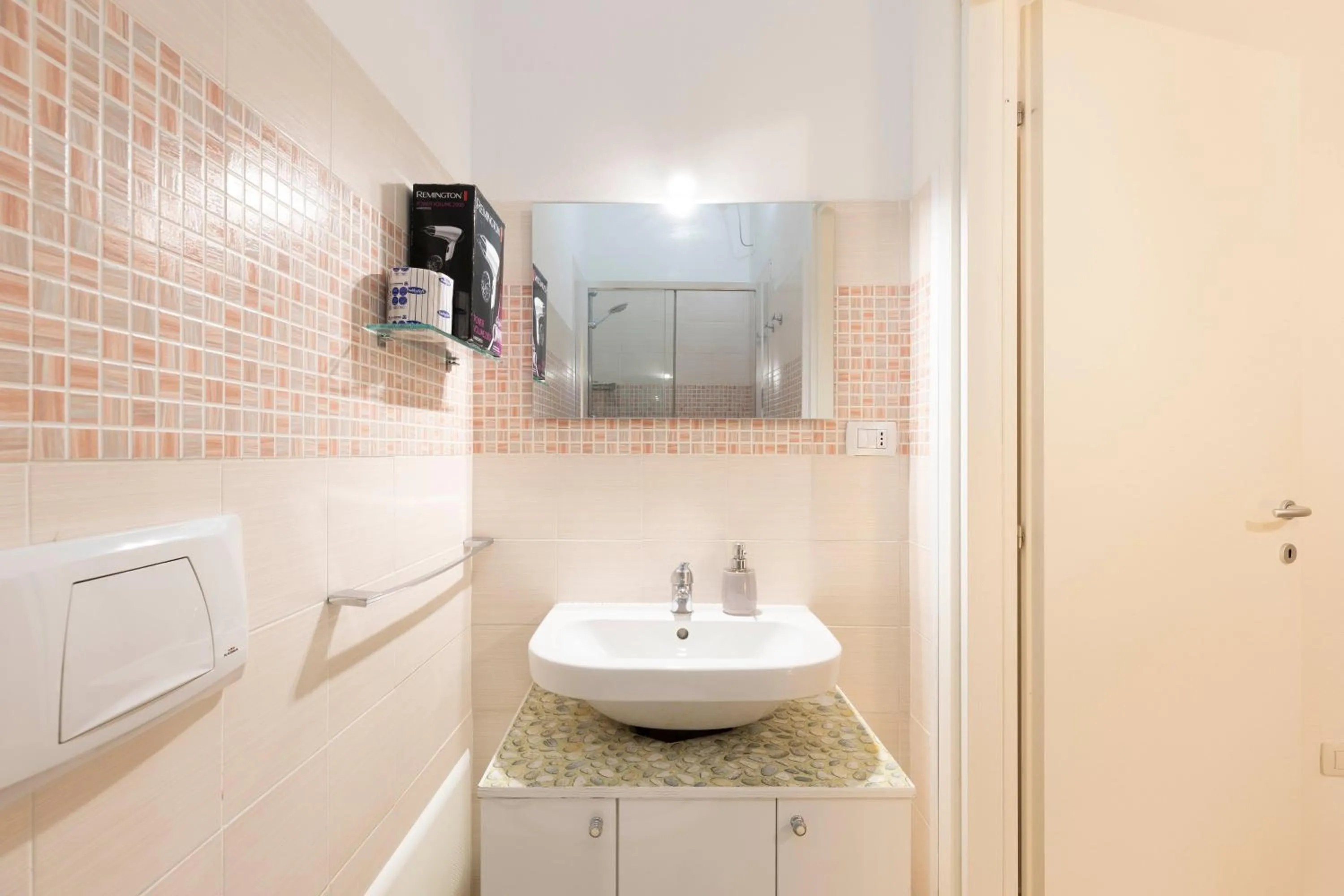 Shower in Approdo Rooms - Eja Sardinia