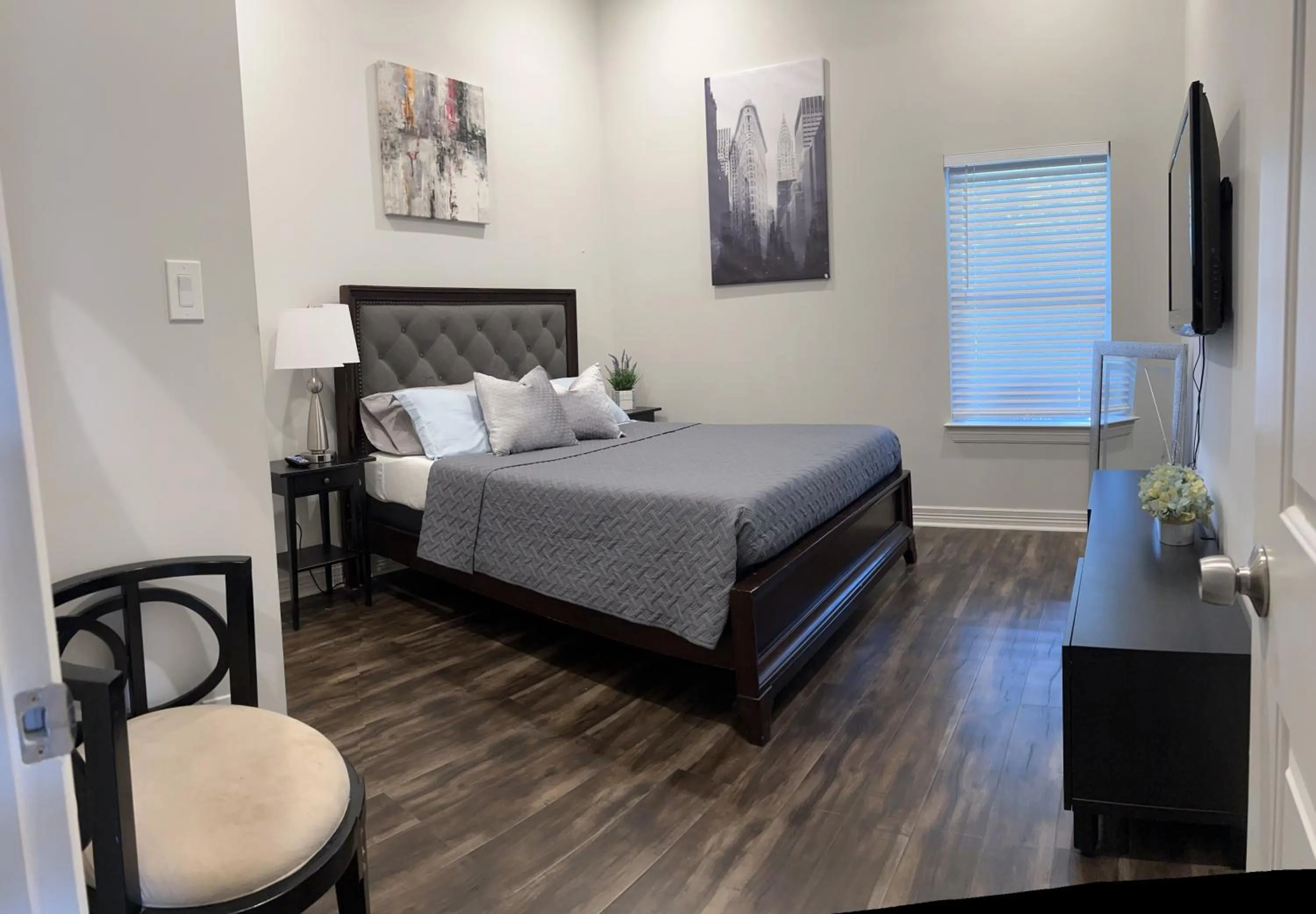 Bed in Updated Home, King bed suite Gated Free Parking