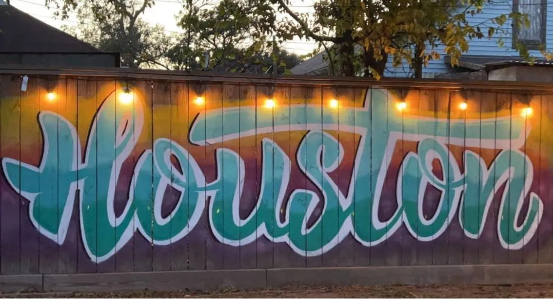 Updated Home, King bed suite Gated Free Parking