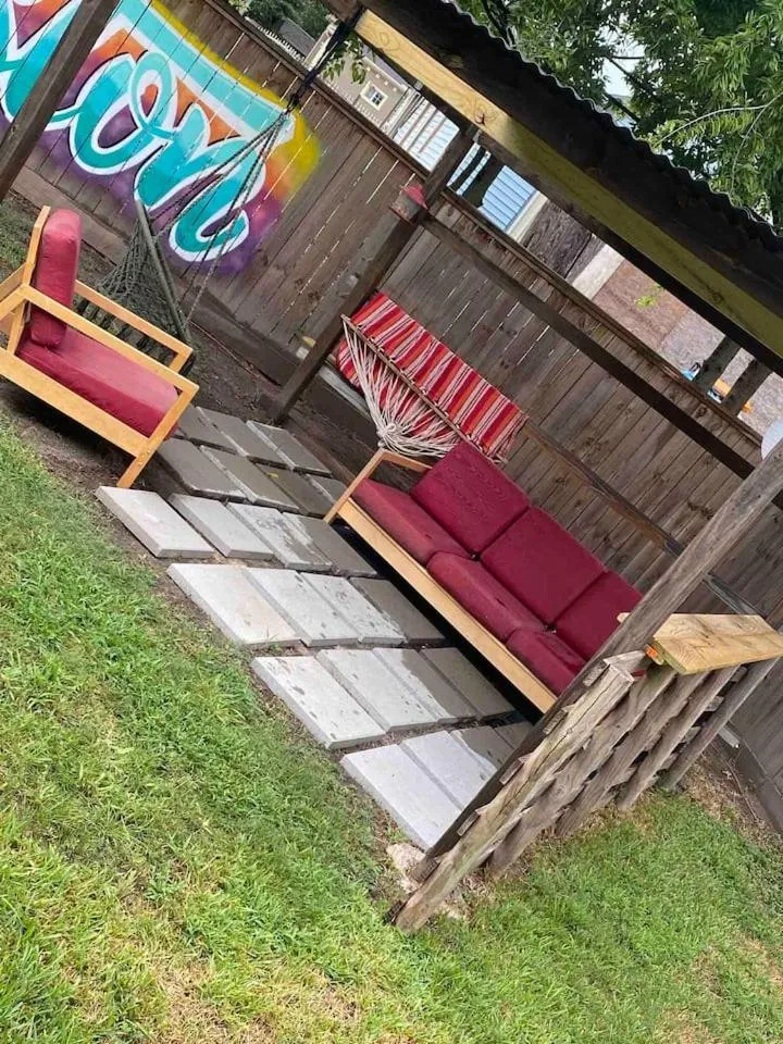 Updated Home, King bed suite Gated Free Parking