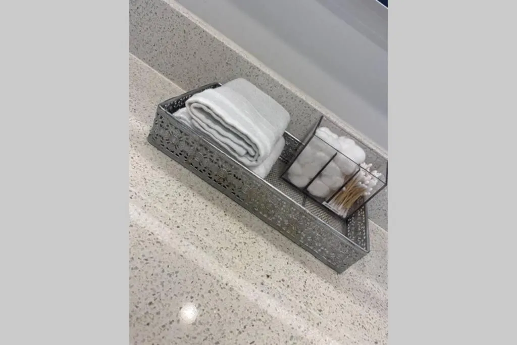 Bed in Updated Home, King bed suite Gated Free Parking