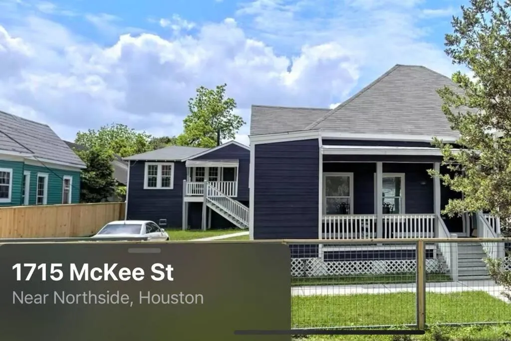 Updated Home, King bed suite Gated Free Parking