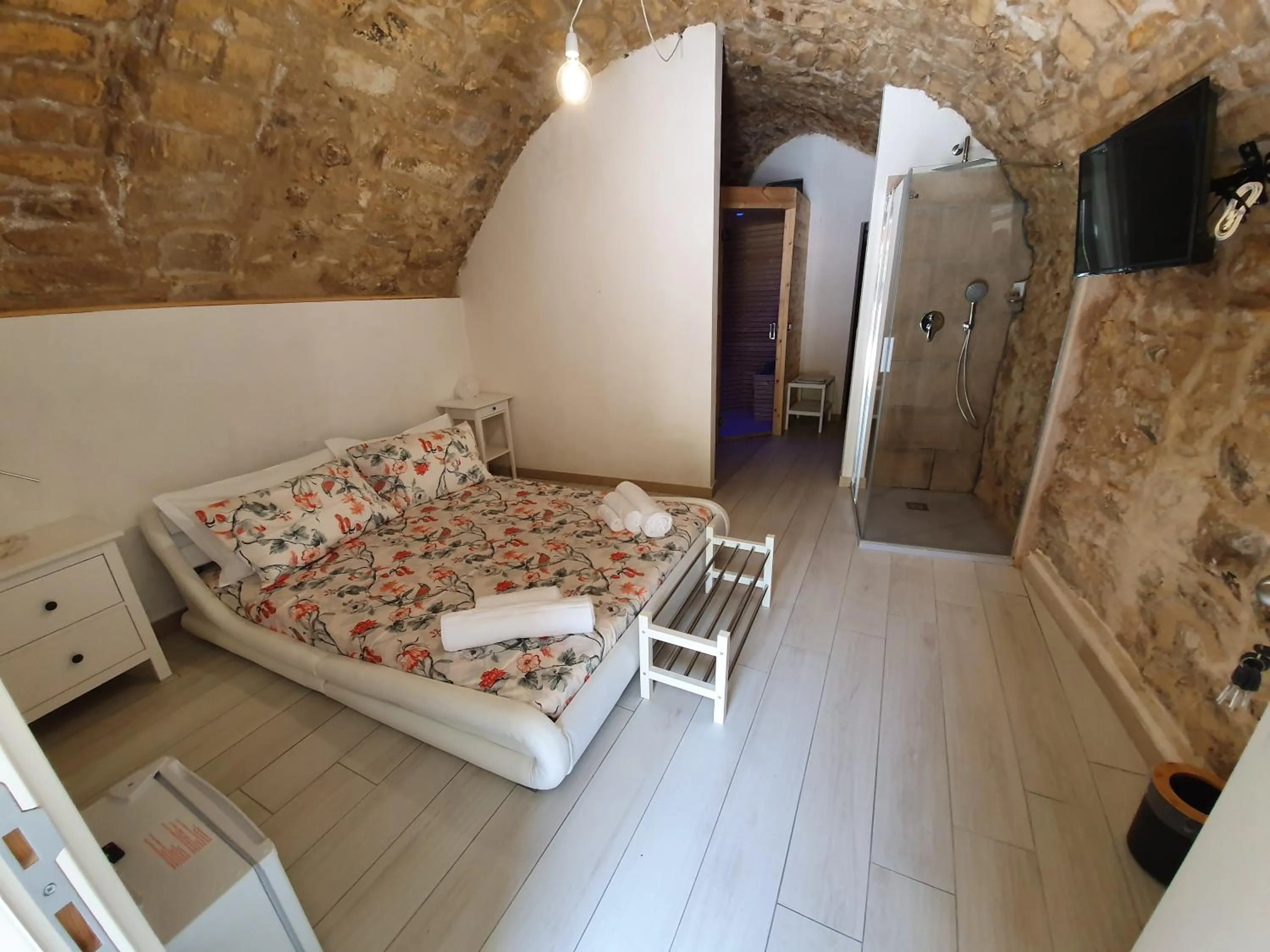 Photo of the whole room, Bed in Il Daviduccio ibla