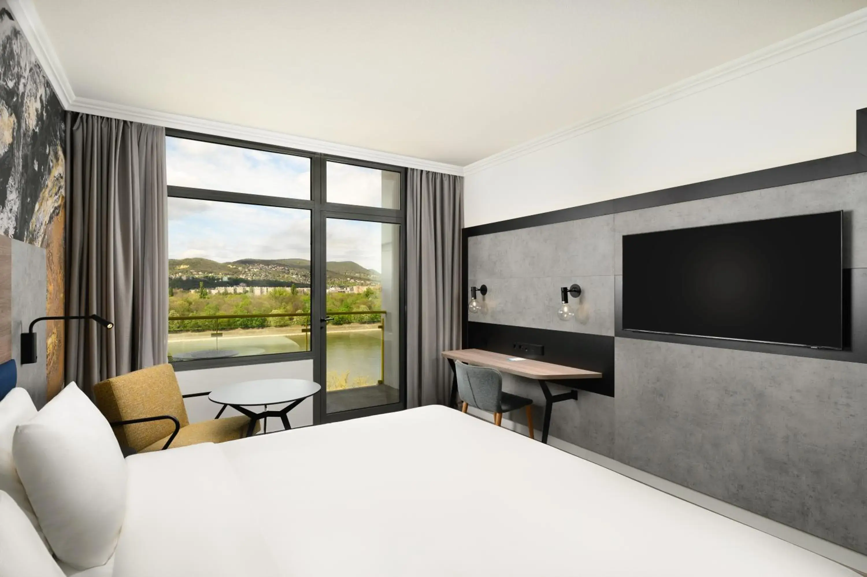 Premium Plus Double room with Balcony and Danube view (newly refurbished) in Danubius Hotel Helia Premium Plus Double room with Balcony and Danube view (newly refurbished) in Danubius Hotel Helia