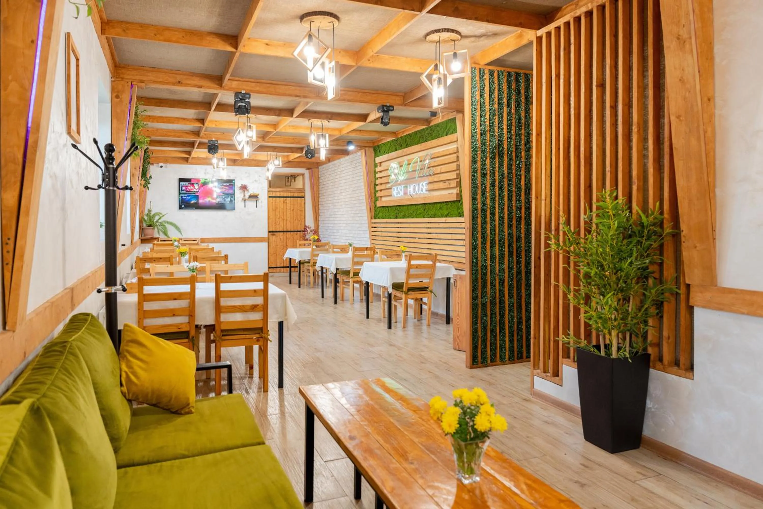 Restaurant/places to eat in DiliVita Rest House