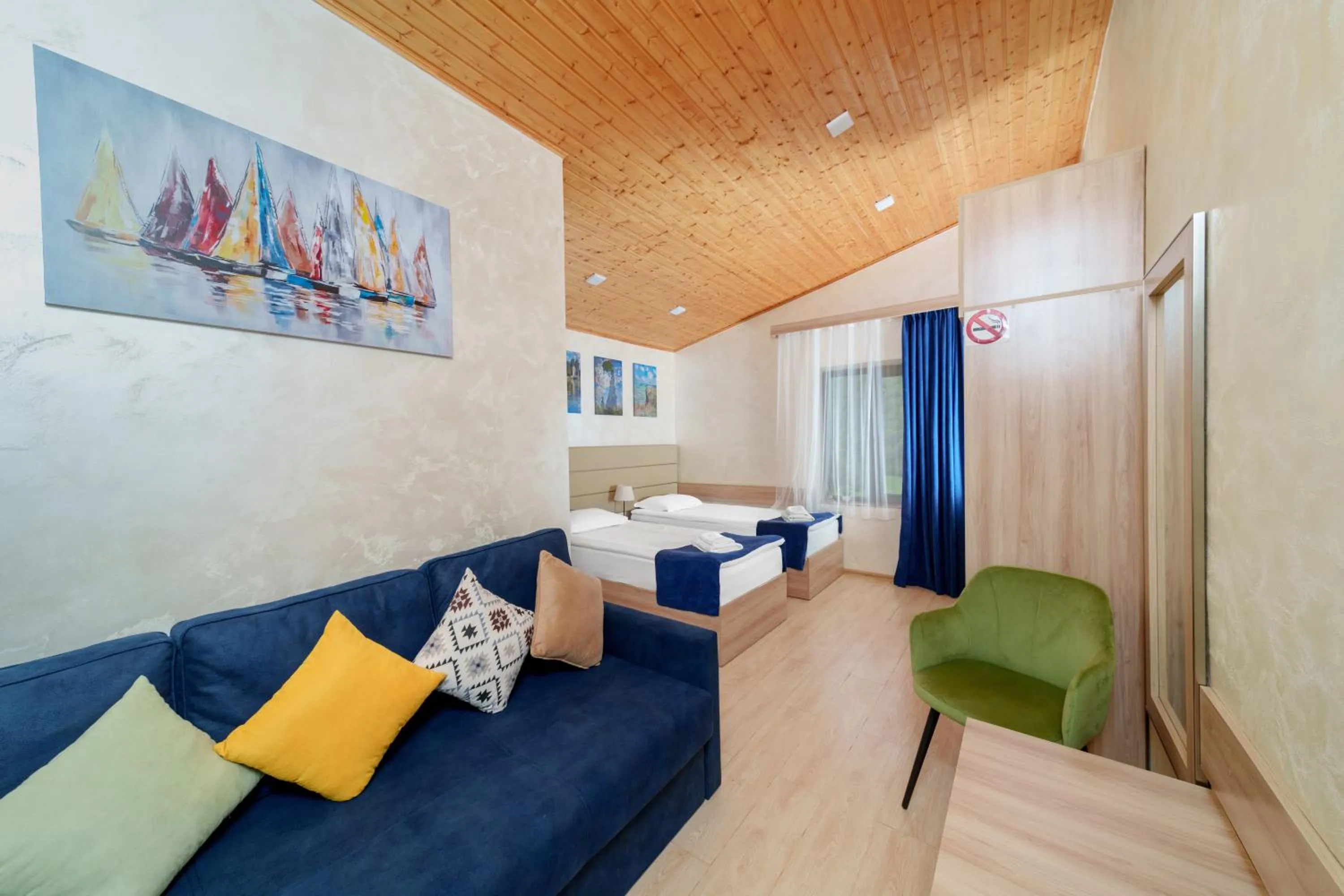 Photo of the whole room in DiliVita Rest House