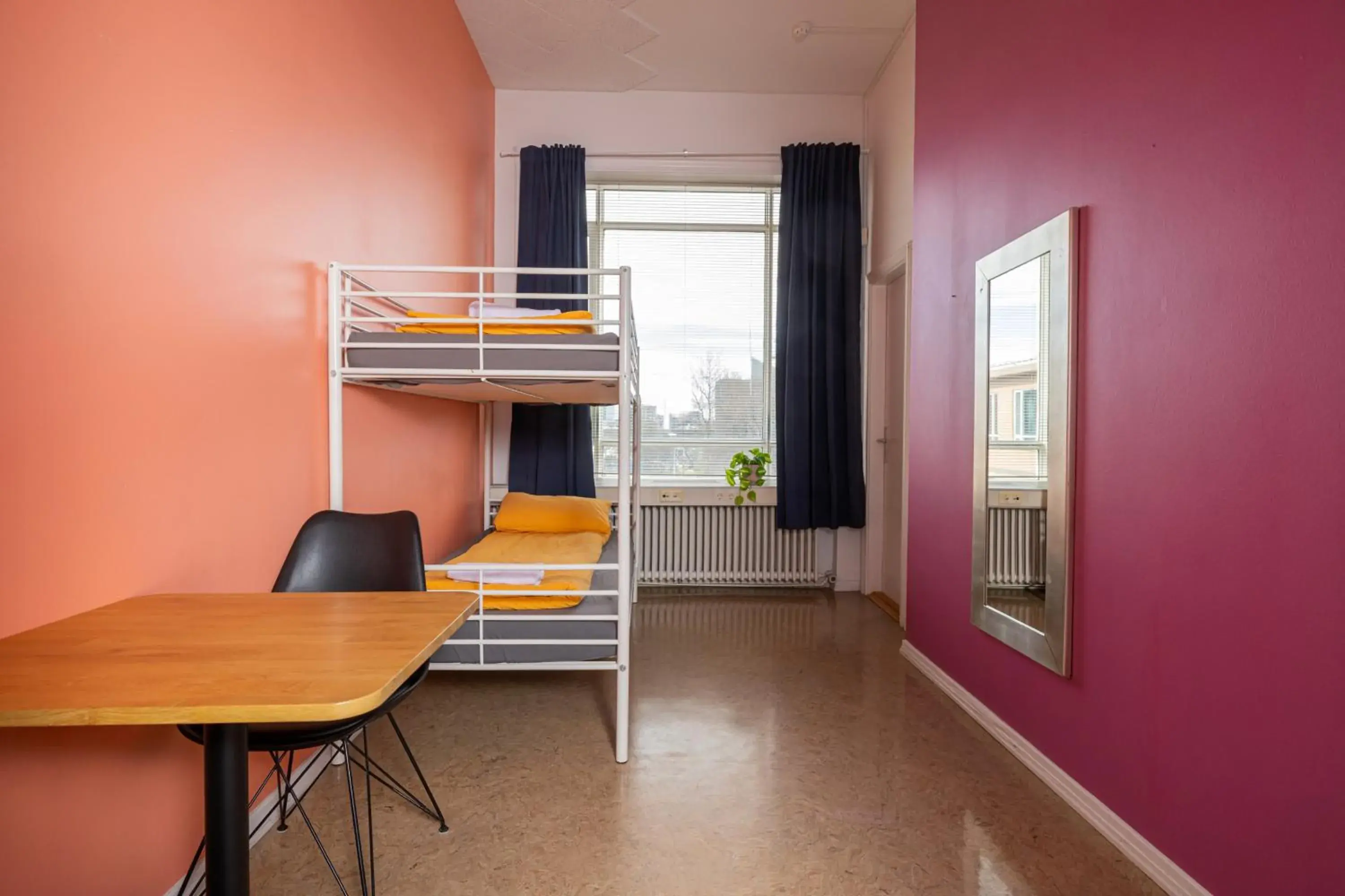 Budget Twin Room in Hostel B47 Budget Twin Room in Hostel B47