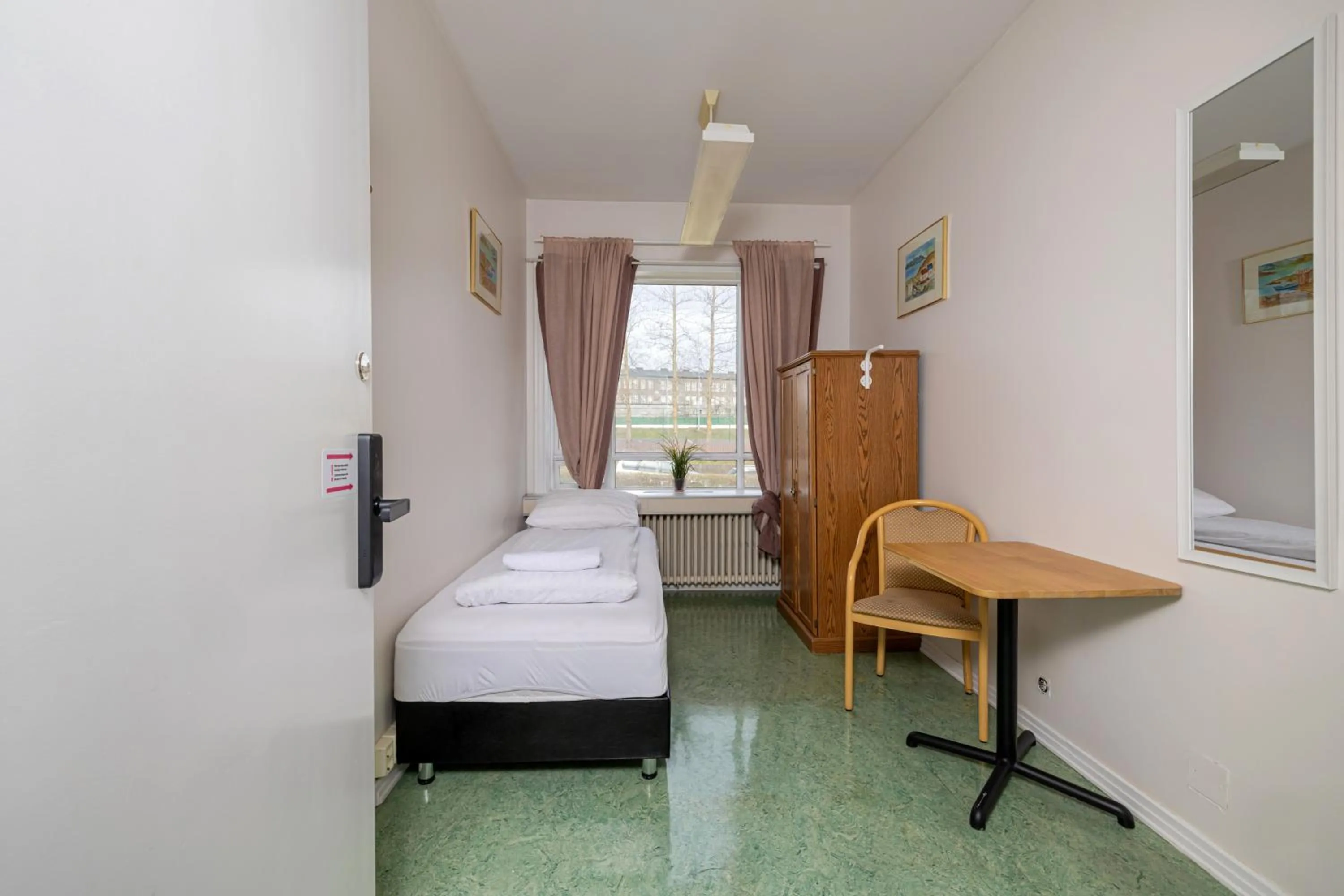 Photo of the whole room, Bed in Hostel B47