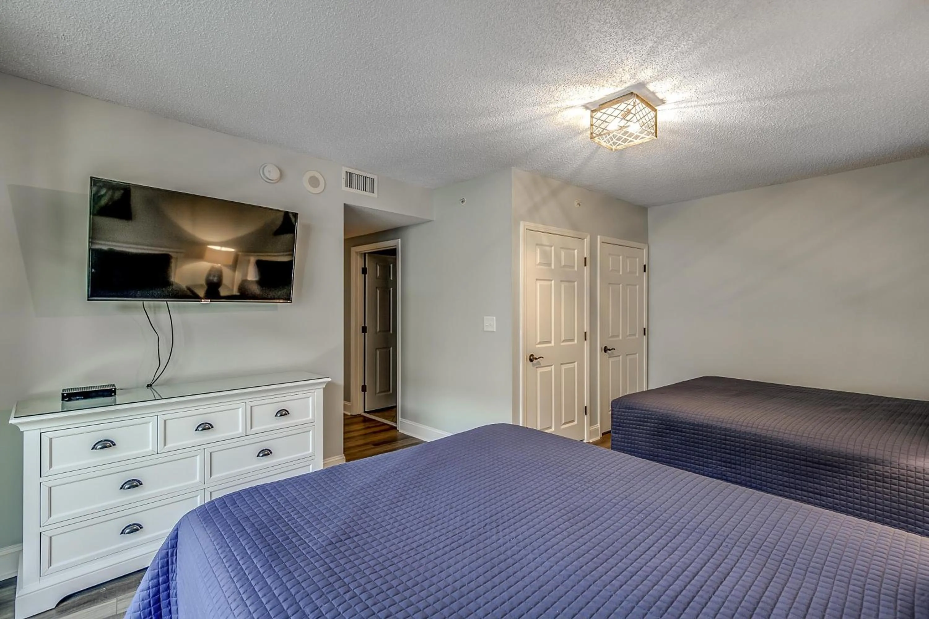 Bed in South Wind - 201