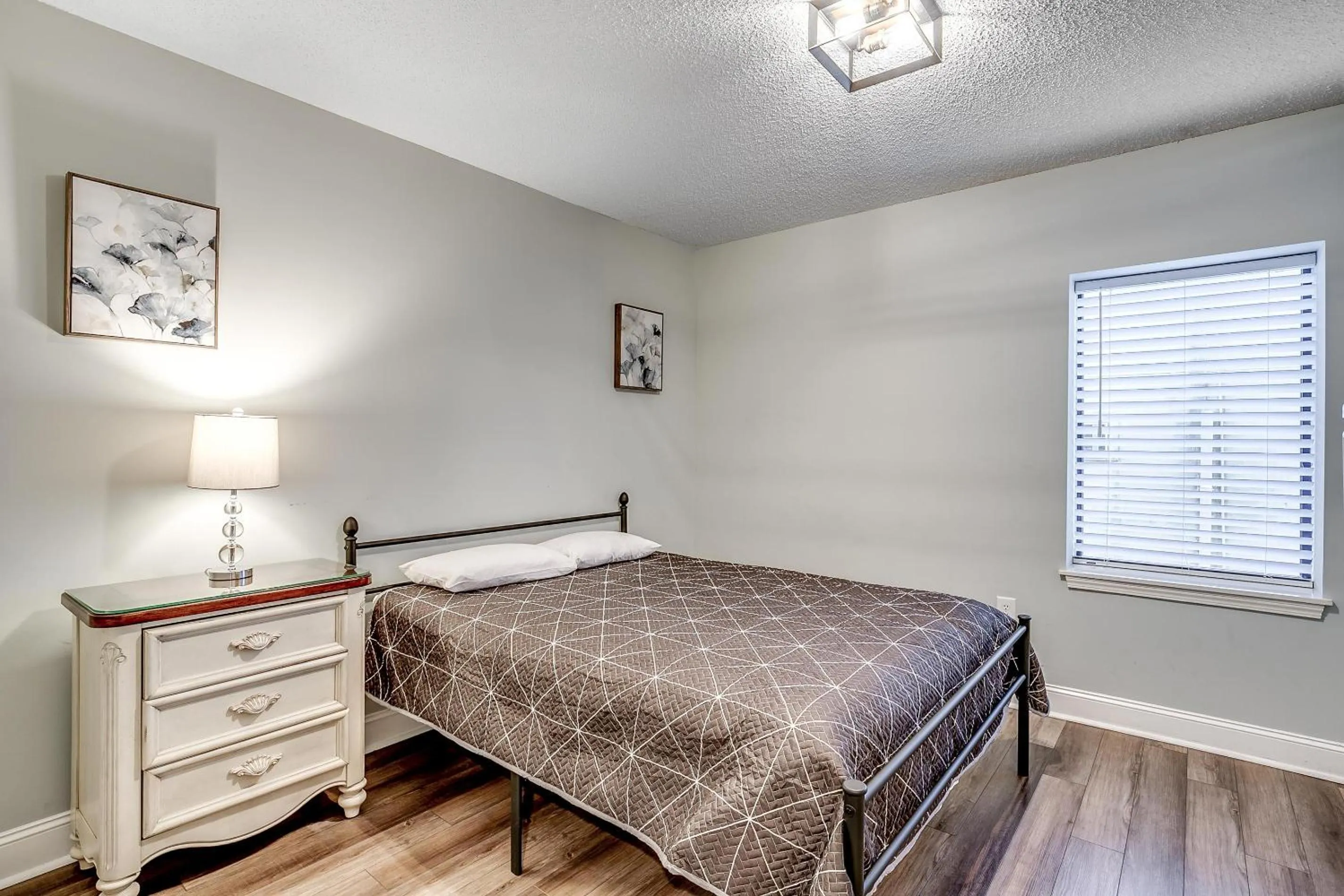 Bed in South Wind - 201