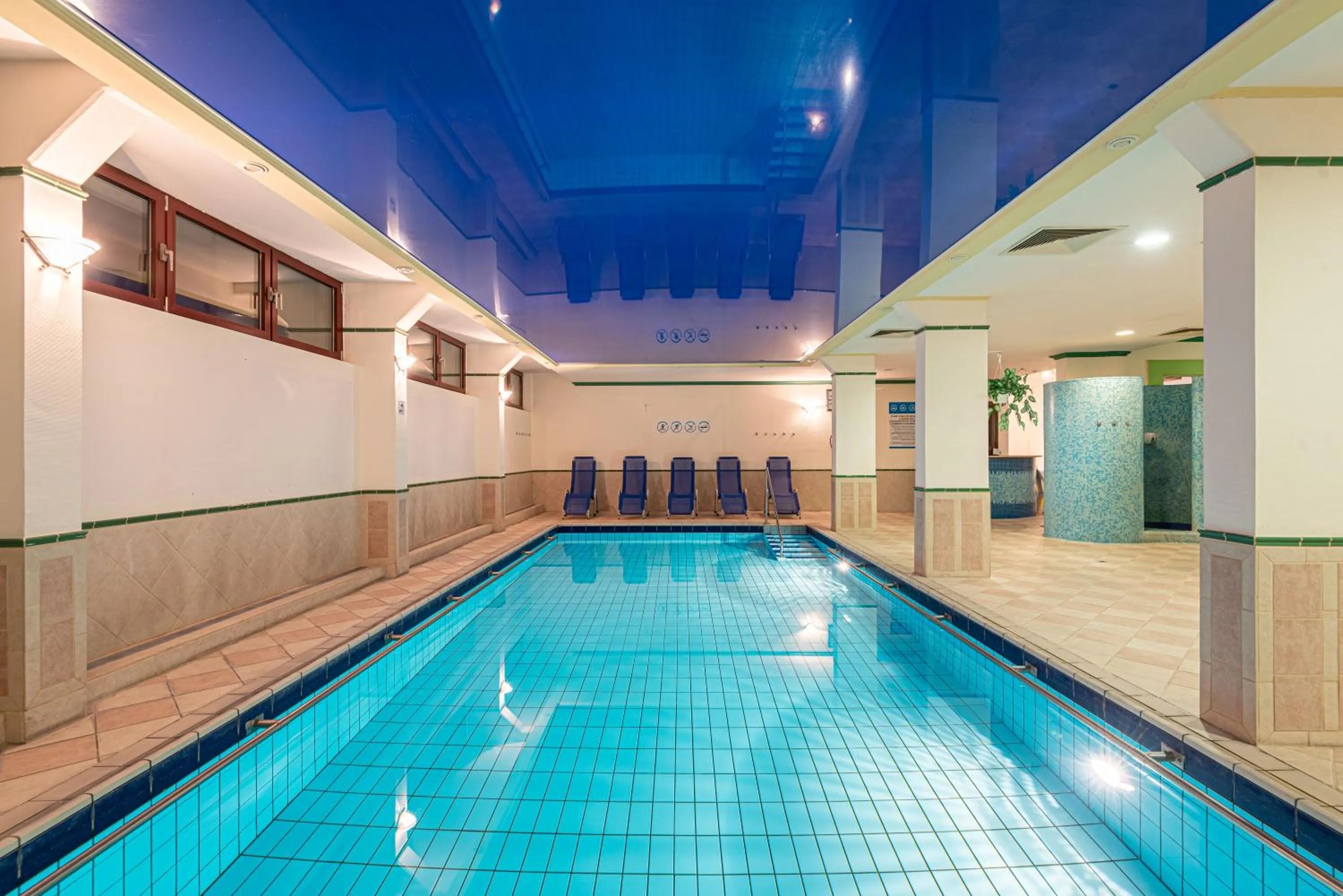 Swimming pool in Hotel Lövér Sopron
