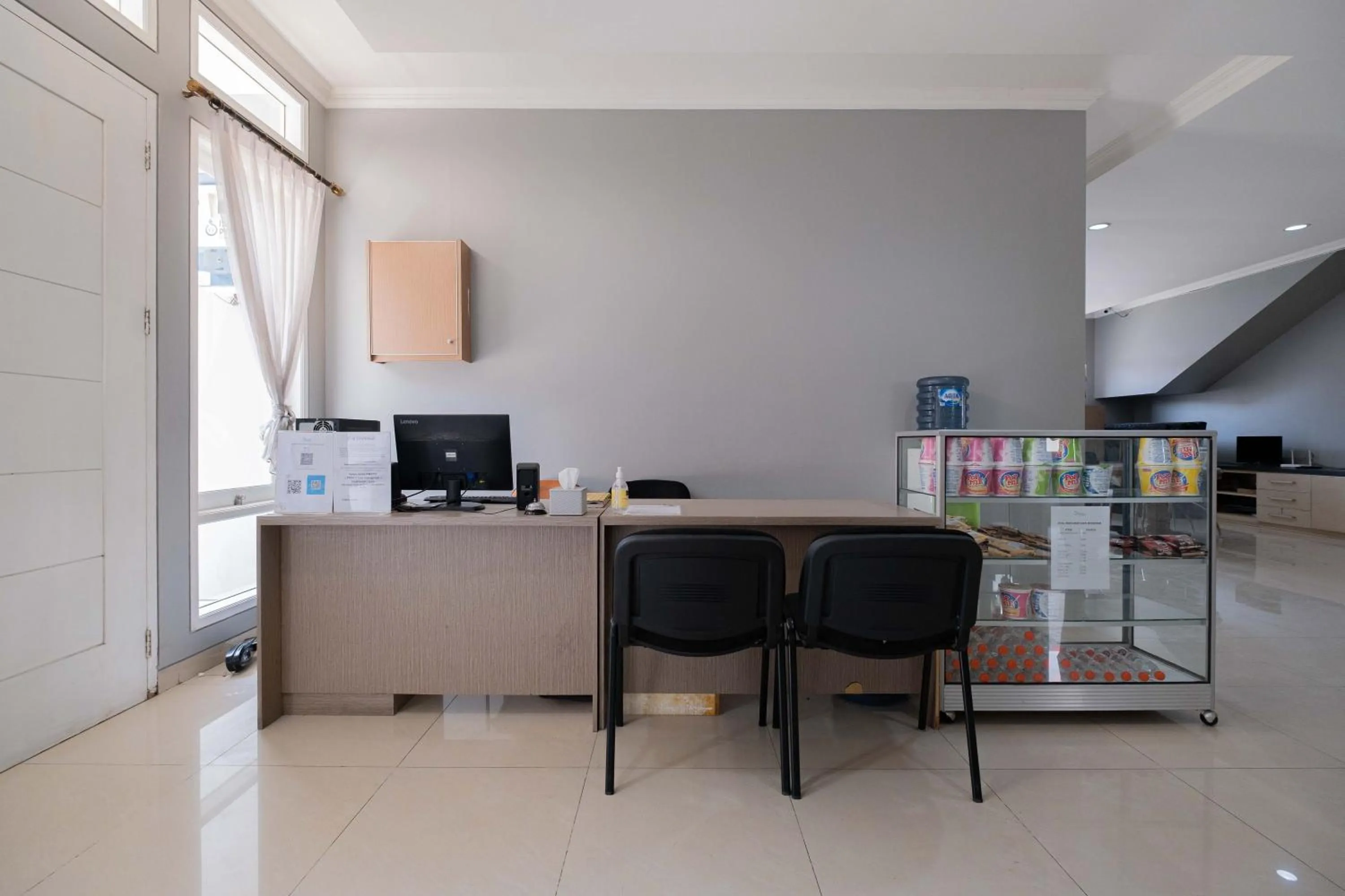 Lobby or reception in Urbanview Hotel Stariez Karawaci Tangerang by RedDoorz