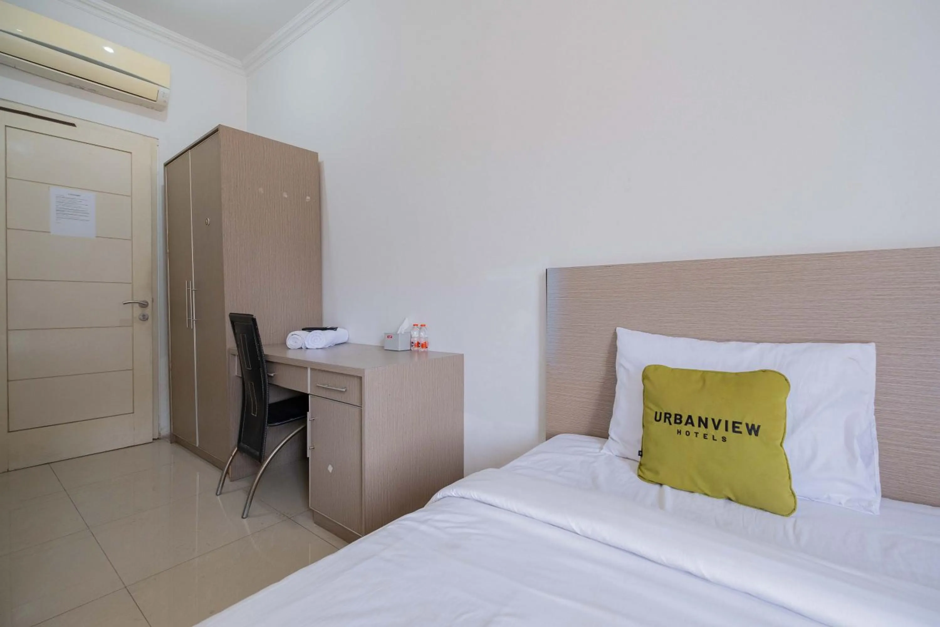 Bed in Urbanview Hotel Stariez Karawaci Tangerang by RedDoorz