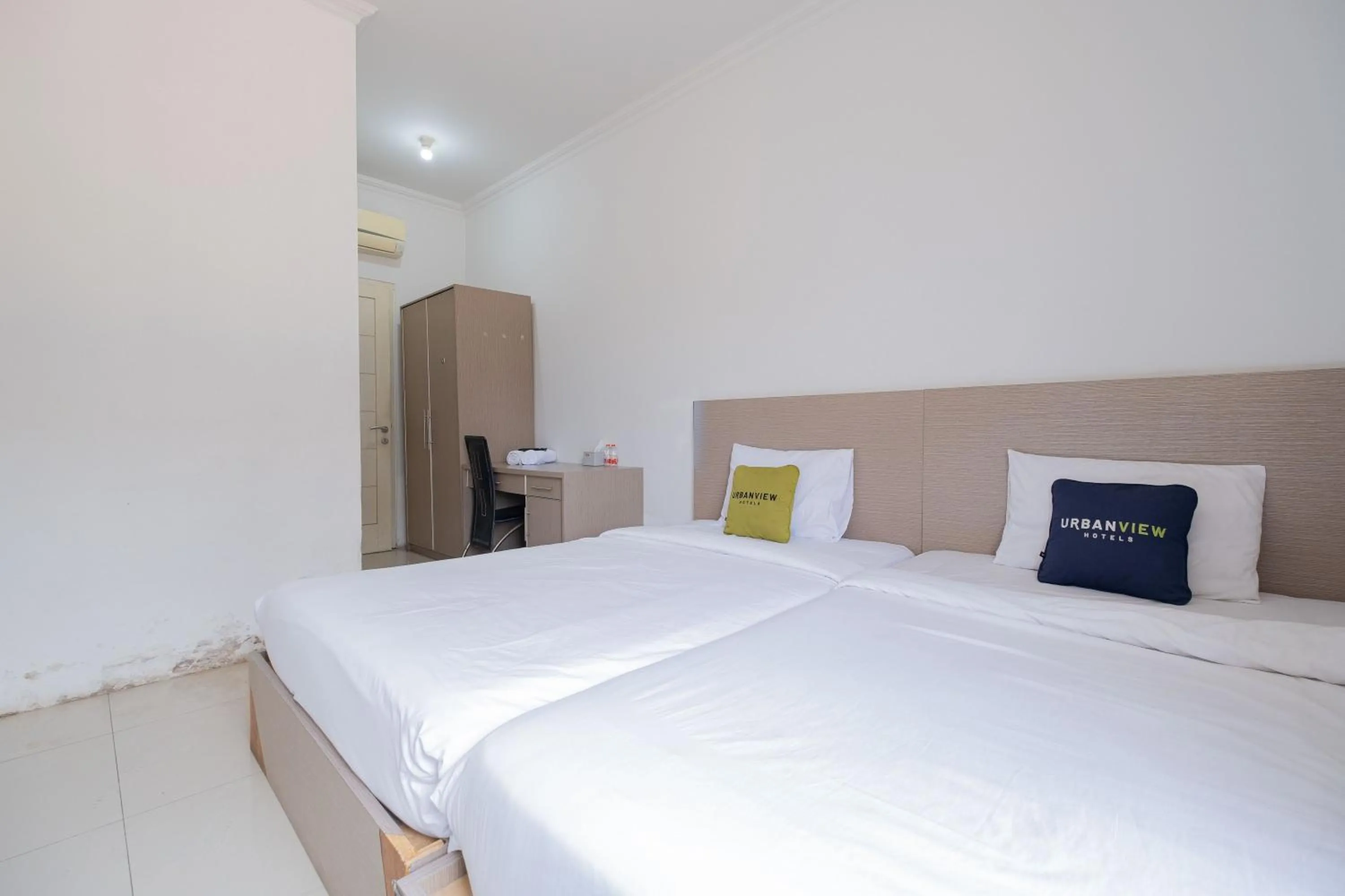 Bed in Urbanview Hotel Stariez Karawaci Tangerang by RedDoorz