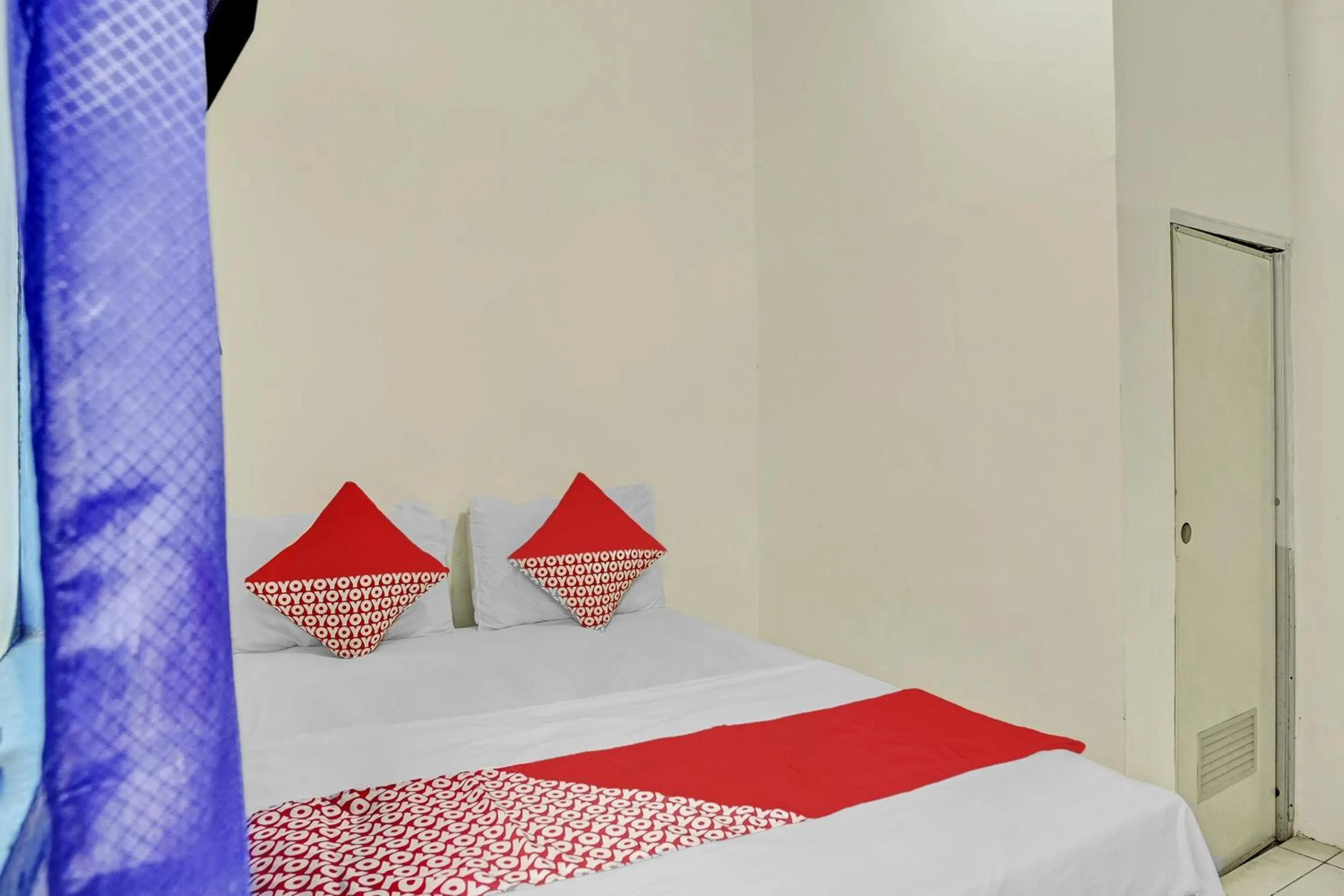 Bedroom, Bed in OYO Life 90523 Homestay Jenggolo