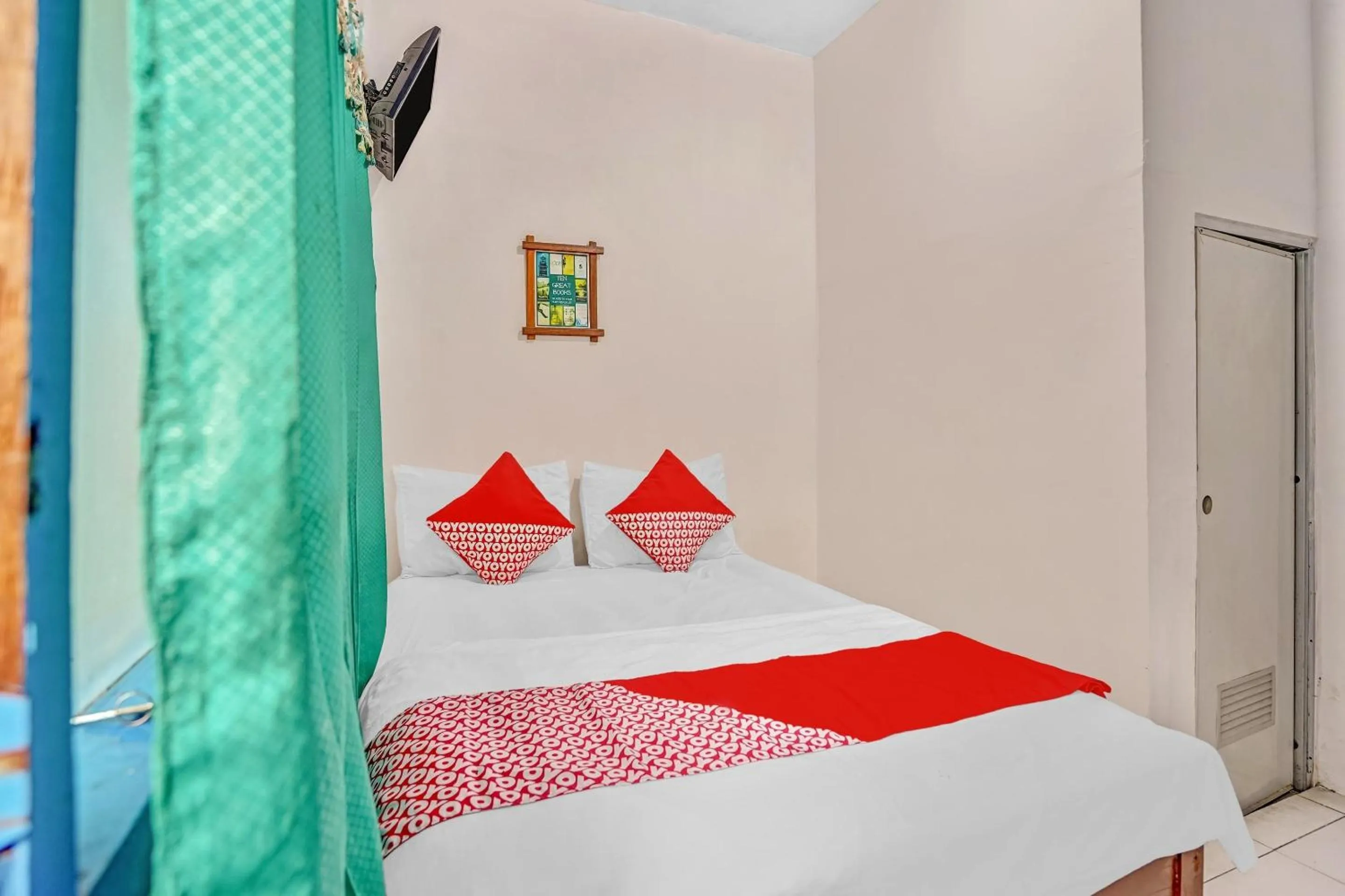 Bedroom, Bed in OYO Life 90523 Homestay Jenggolo