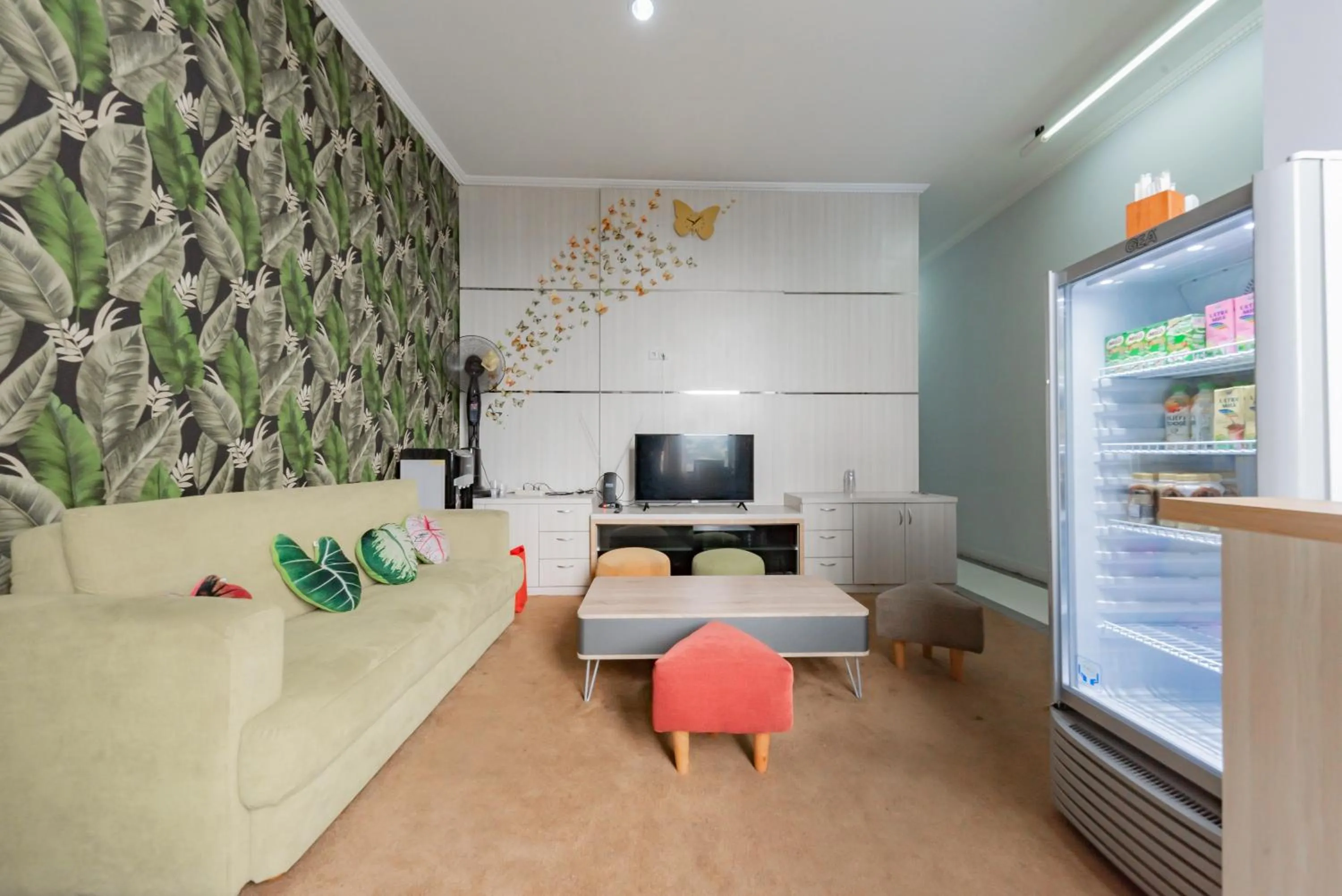 Living room in RedDoorz at Kandaga 80 near Stadium Arcamanik