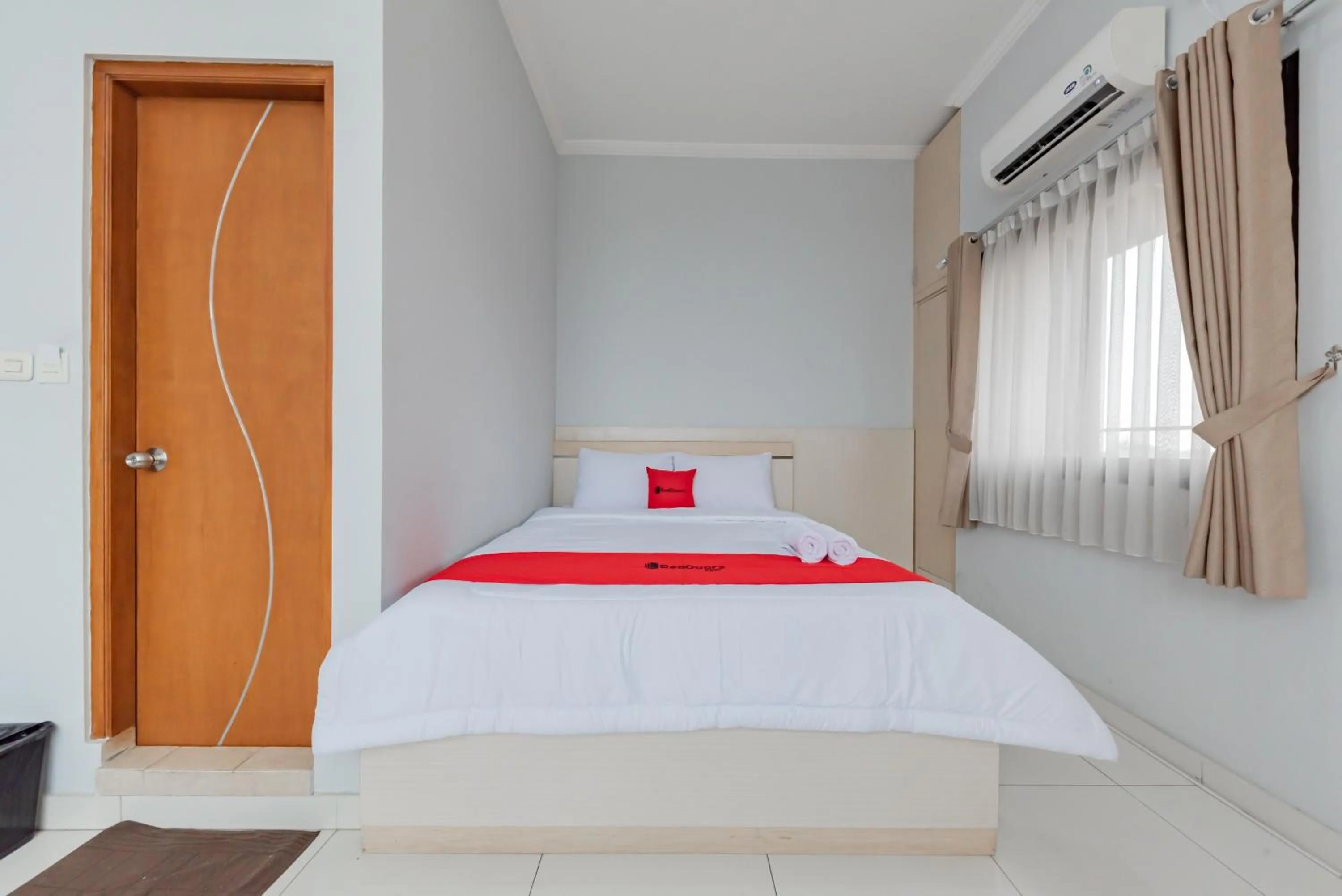 Bed in RedDoorz at Kandaga 80 near Stadium Arcamanik