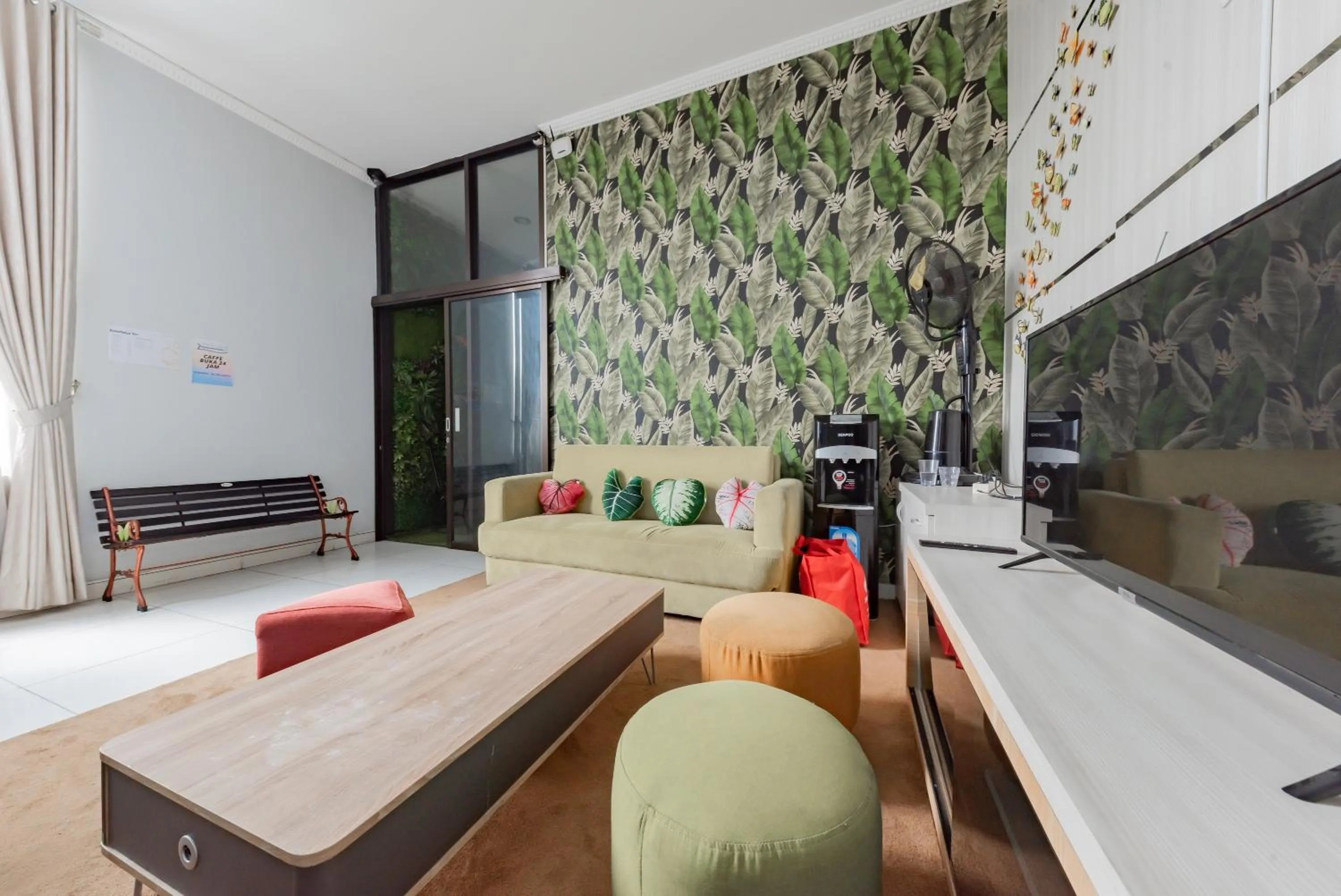 Living room in RedDoorz at Kandaga 80 near Stadium Arcamanik