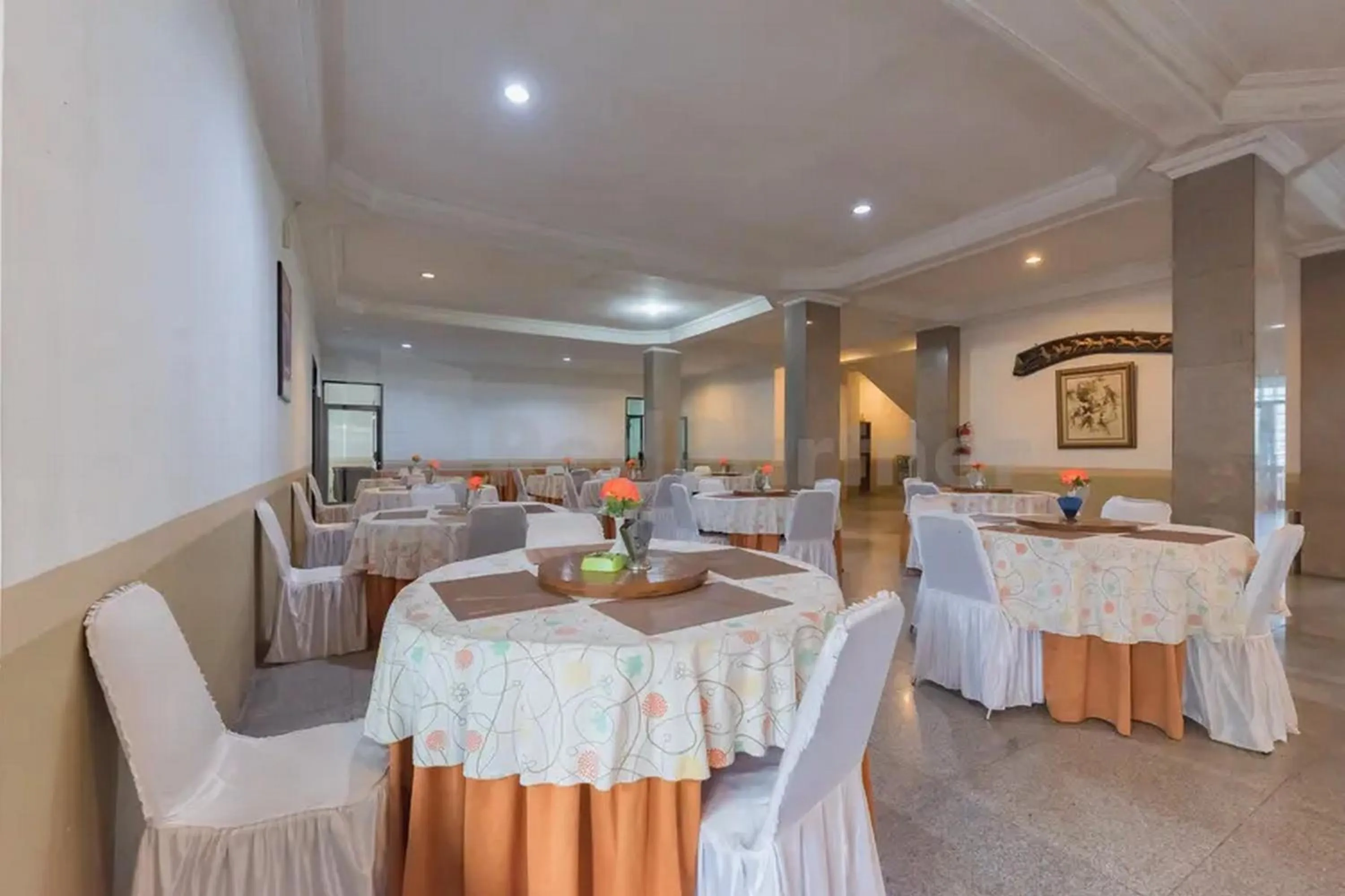 Restaurant/places to eat in Hotel Ayong Linggarjati Kuningan Mitra RedDoorz