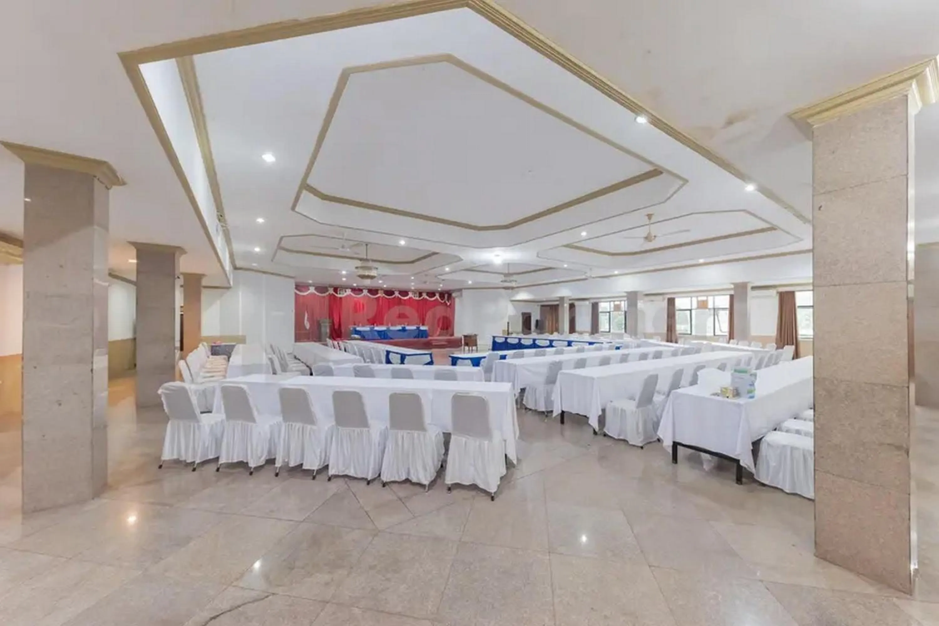 Restaurant/places to eat in Hotel Ayong Linggarjati Kuningan Mitra RedDoorz