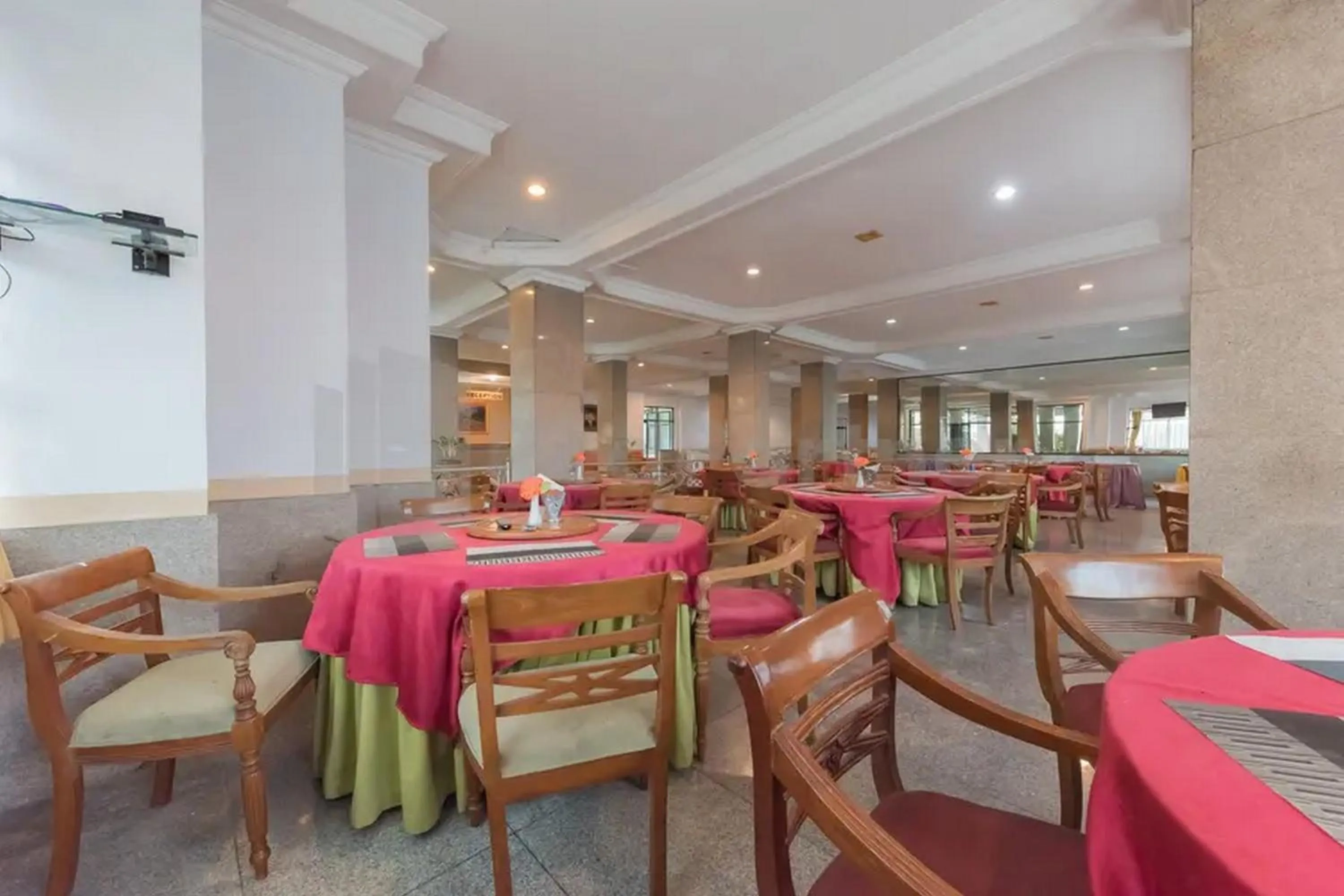 Restaurant/places to eat in Hotel Ayong Linggarjati Kuningan Mitra RedDoorz