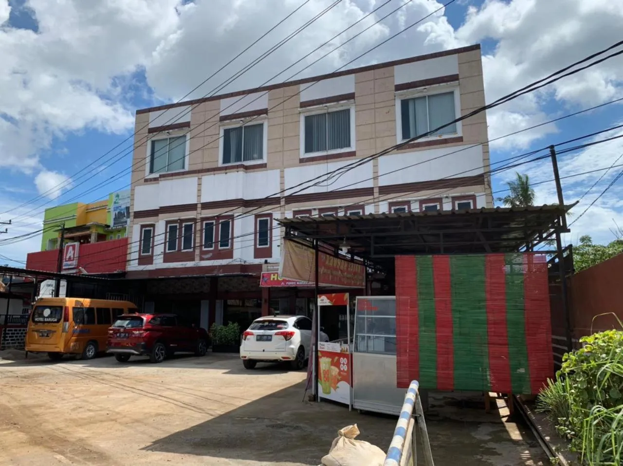 Facade/entrance in Hotel O Baruga Makassar