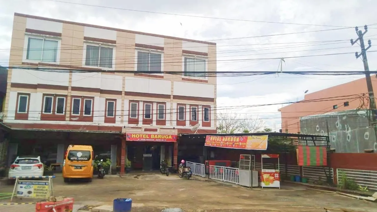 Facade/entrance in Hotel O Baruga Makassar