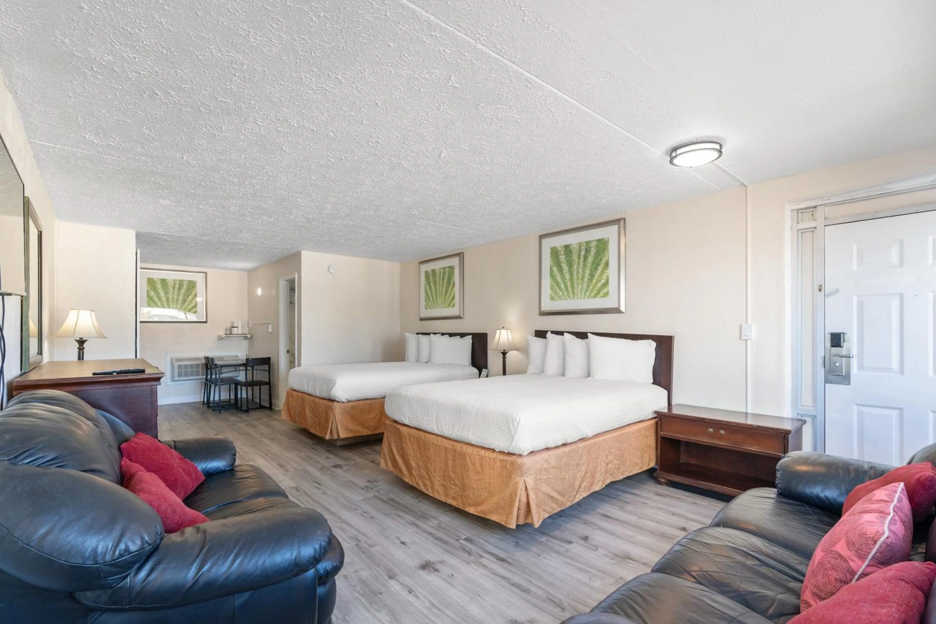 Bedroom, Bed in Ocean 5 Hotel