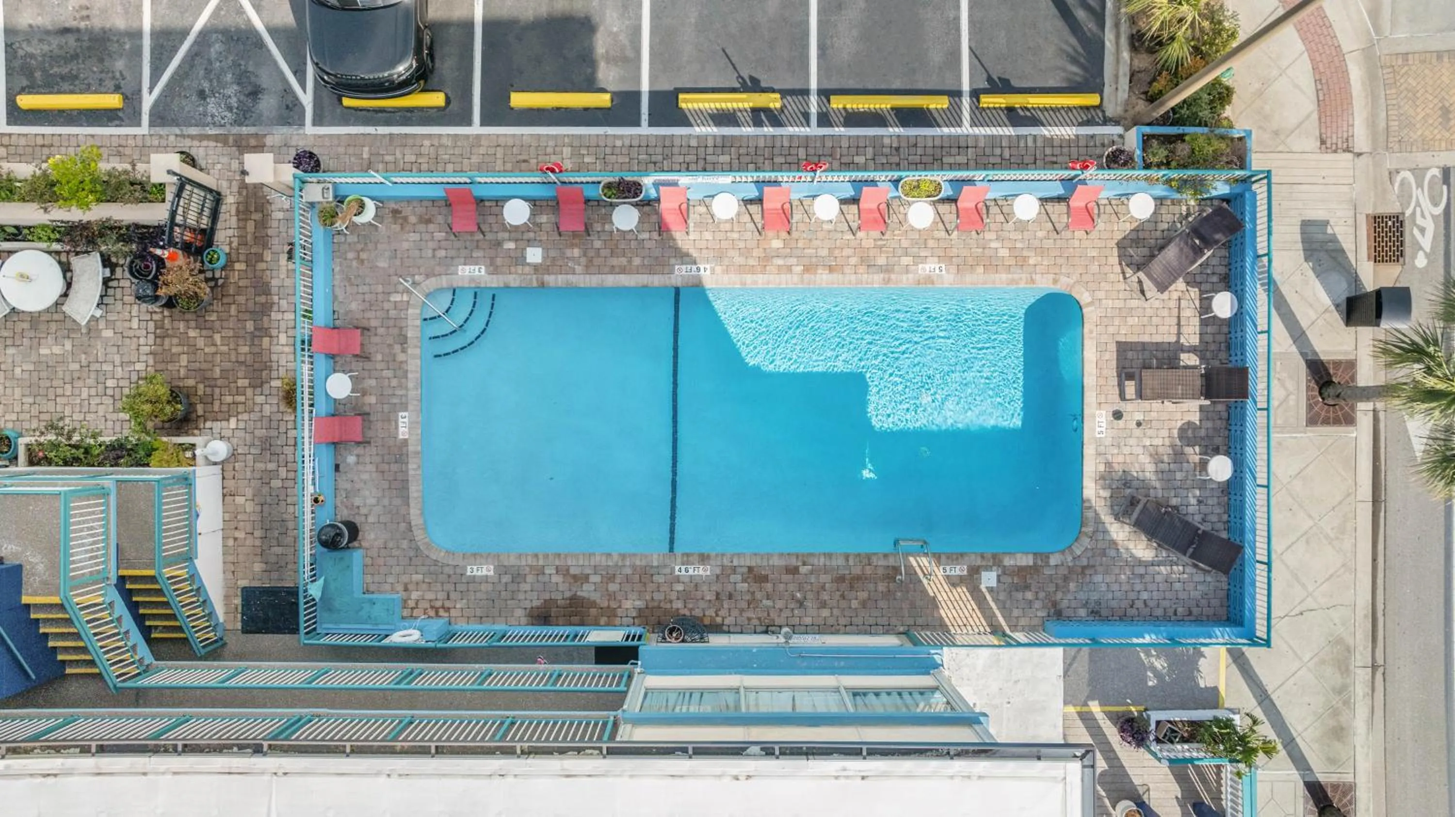 Swimming pool in Ocean 5 Hotel