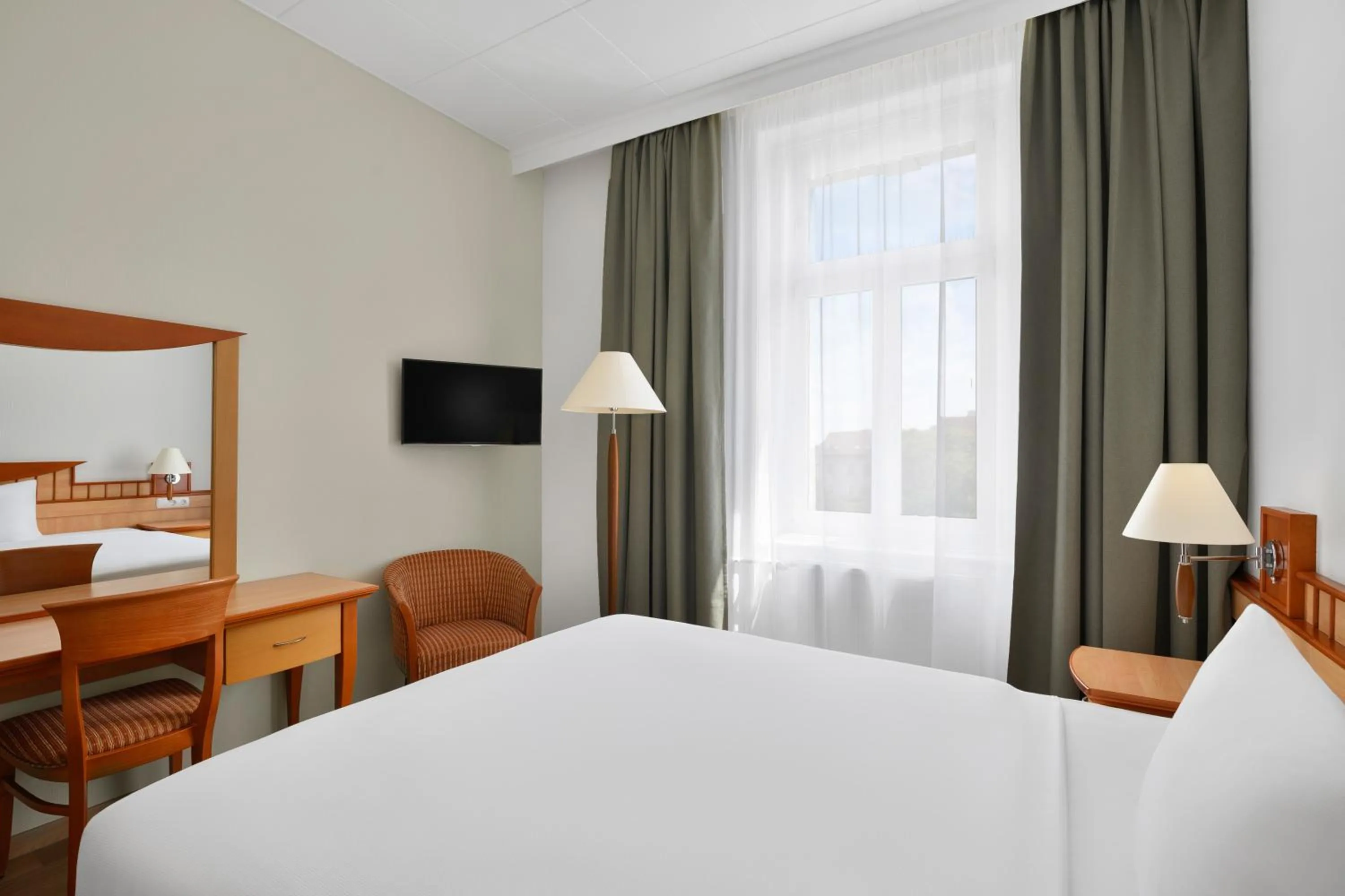 Bedroom, Bed in Danubius Hotel Raba