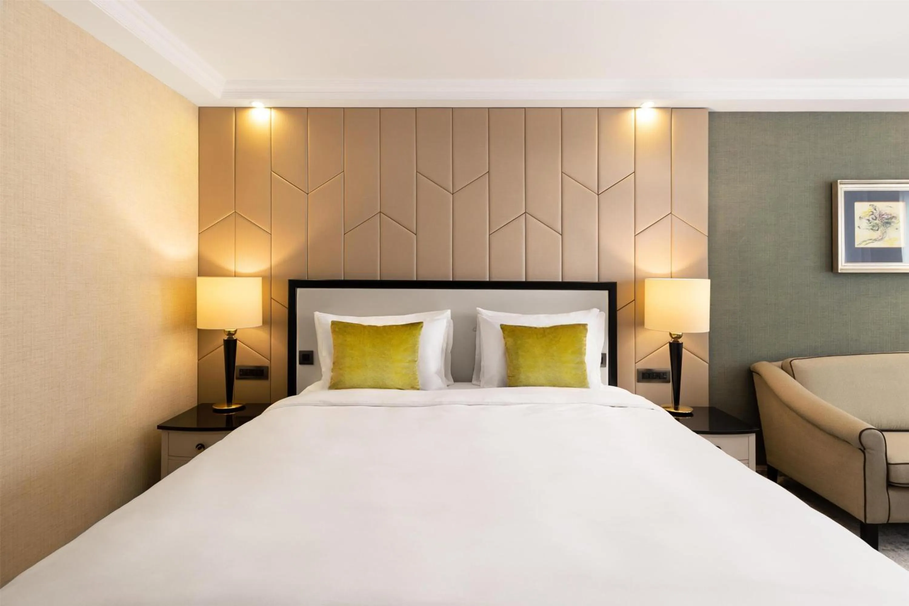 Bedroom, Bed in Kempinski Hotel Corvinus Budapest