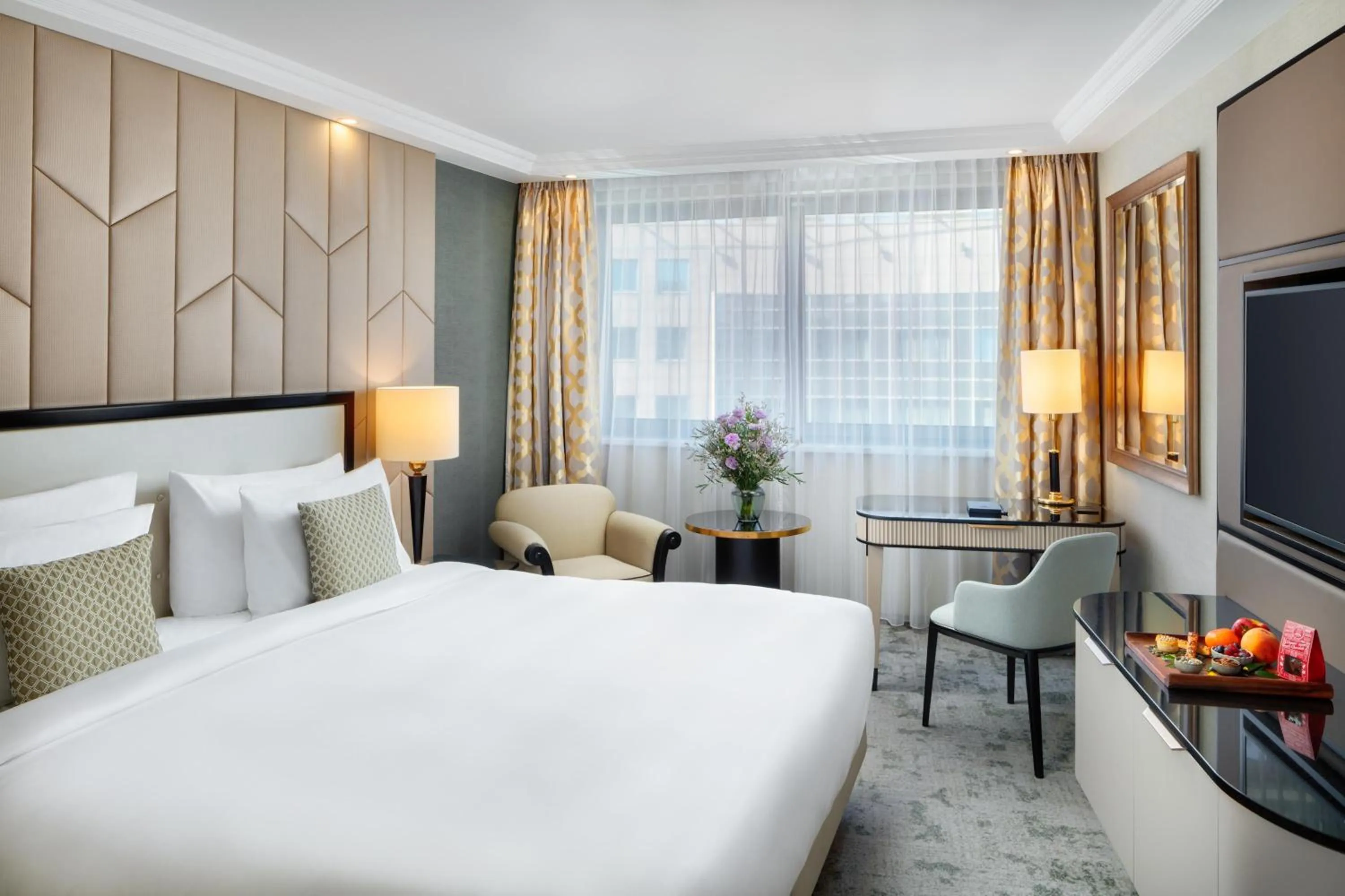 Bedroom, Bed in Kempinski Hotel Corvinus Budapest