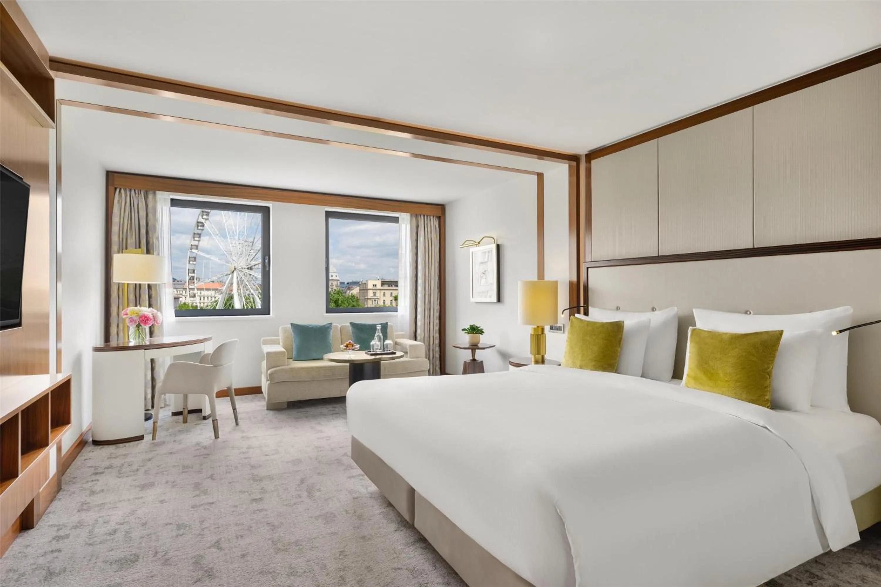 Property building, Bed in Kempinski Hotel Corvinus Budapest