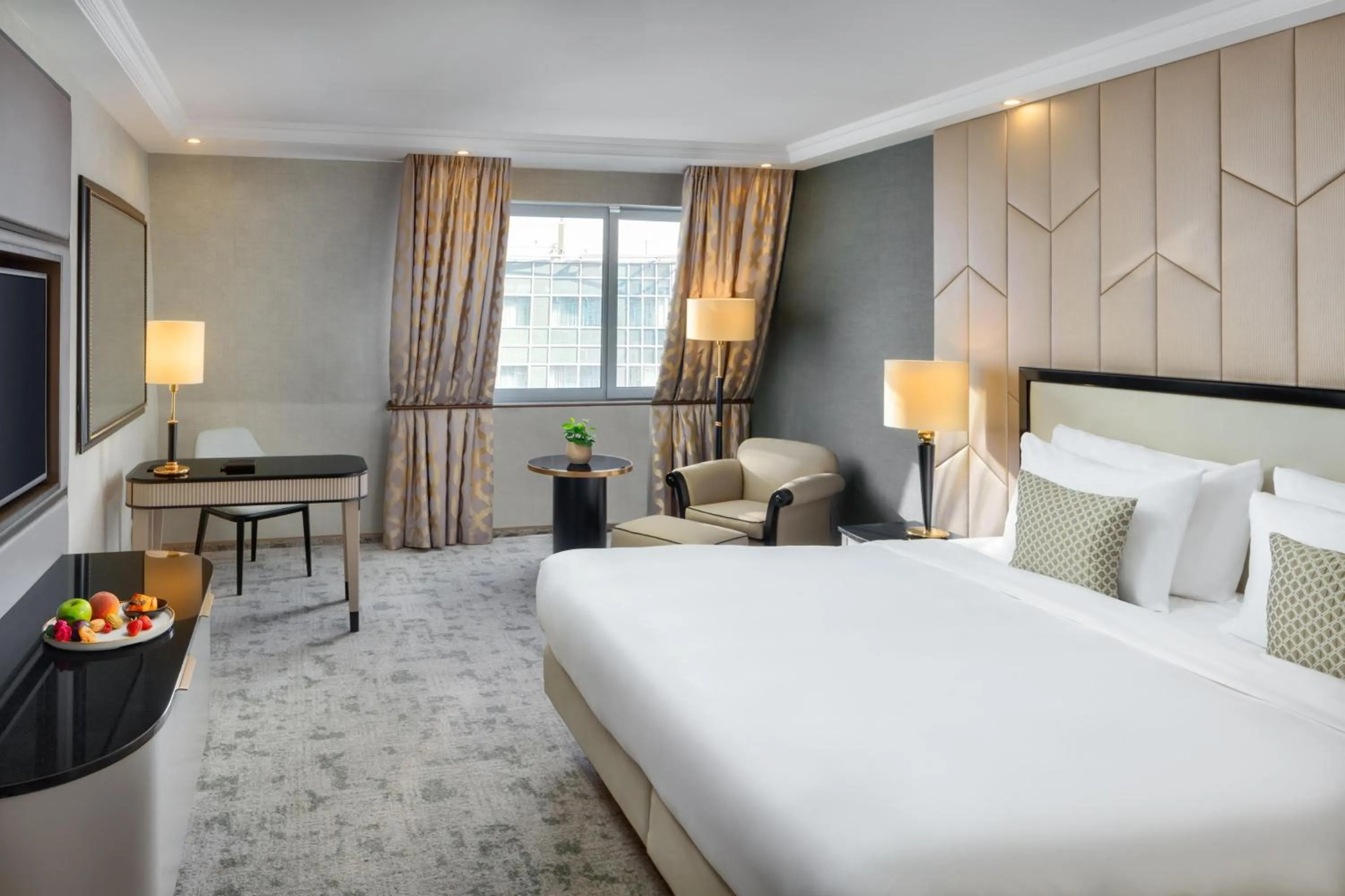 View (from property/room), Bed in Kempinski Hotel Corvinus Budapest