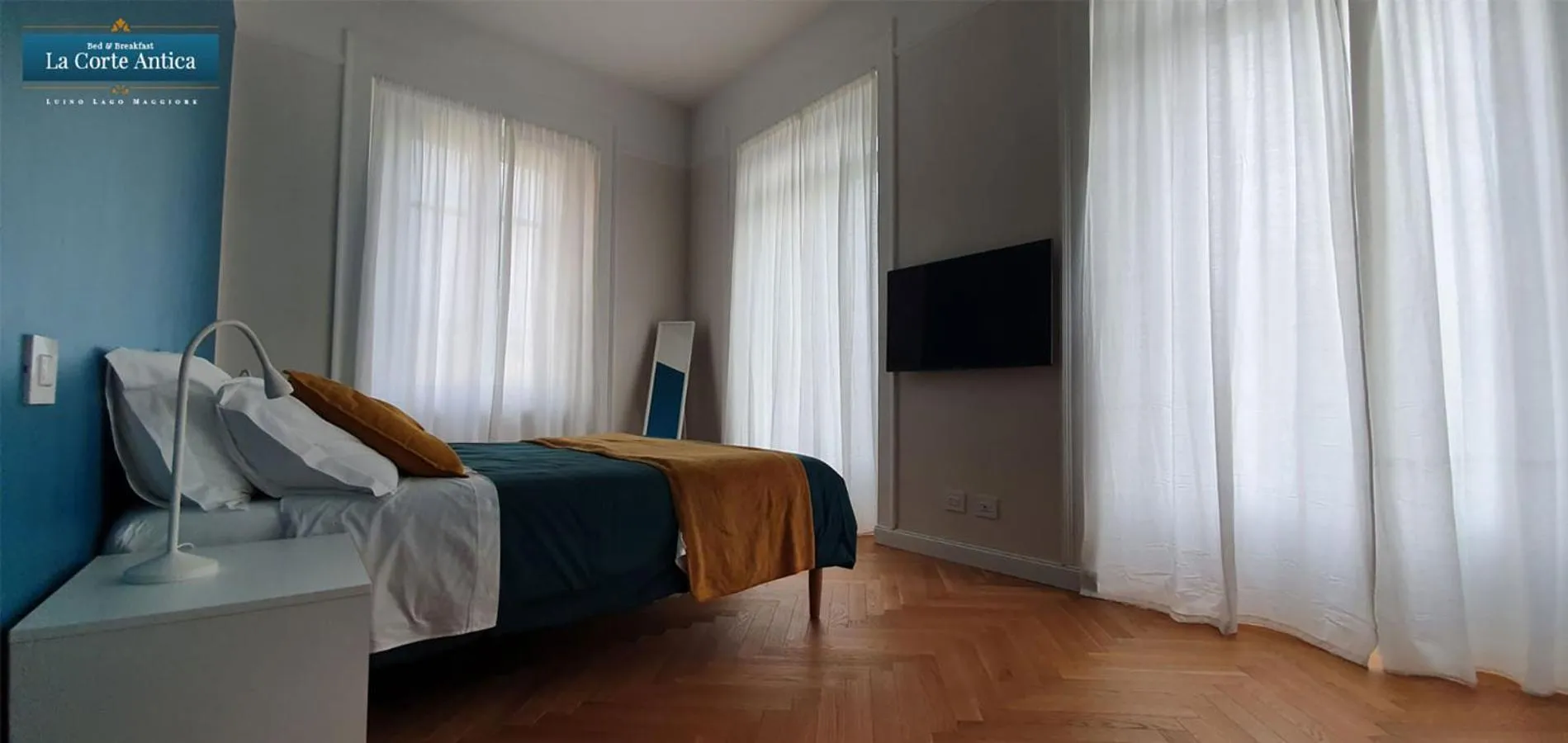 Photo of the whole room in B&B La Corte Antica - Luino Lago Maggiore