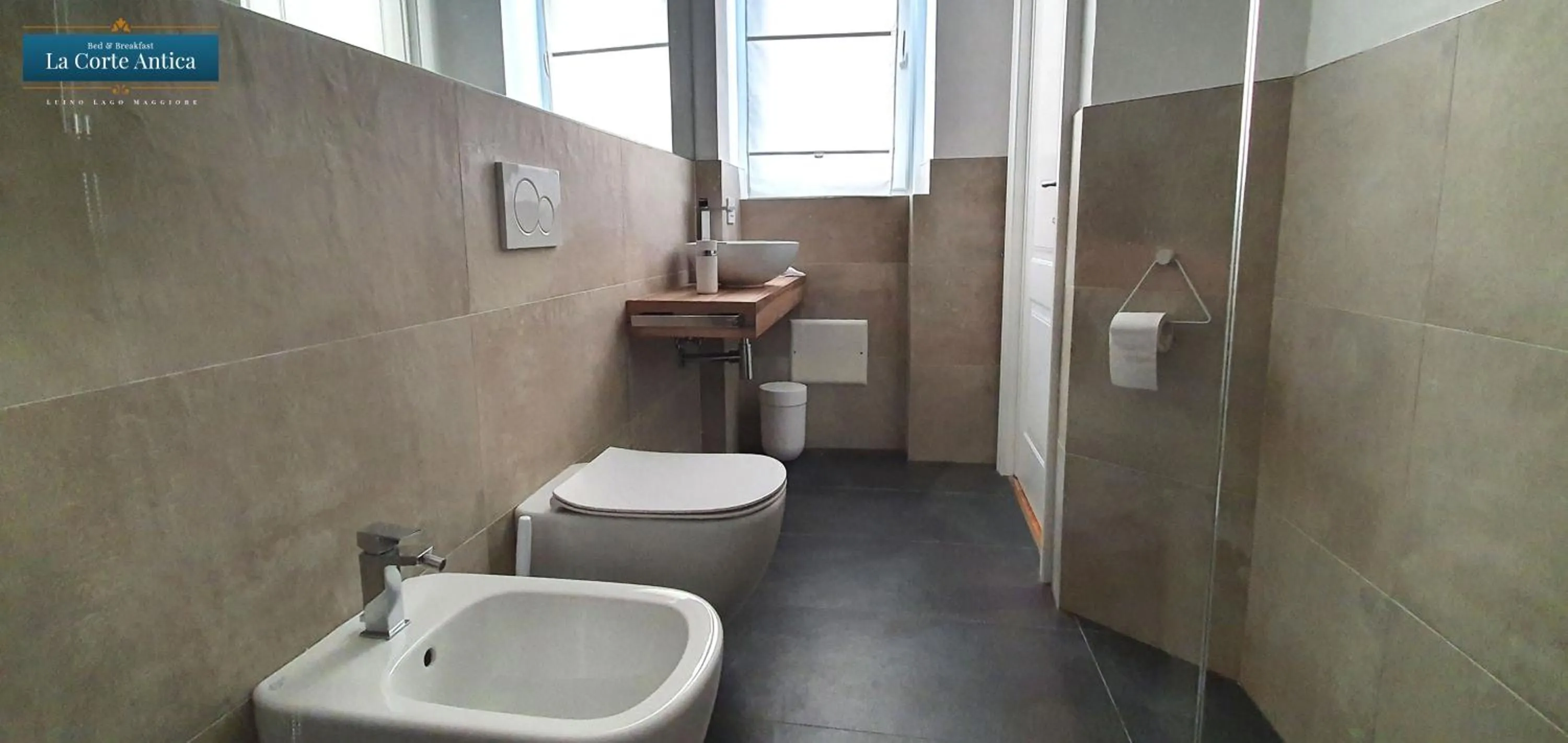 Toilet in B&B La Corte Antica - Luino Lago Maggiore