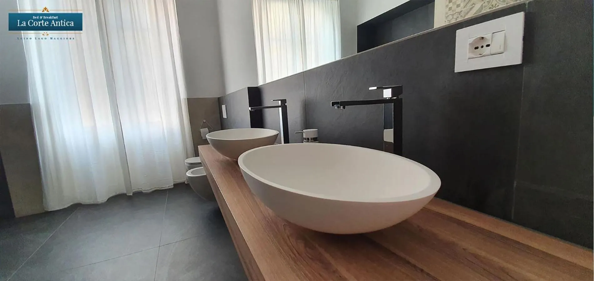 Bathroom in B&B La Corte Antica - Luino Lago Maggiore