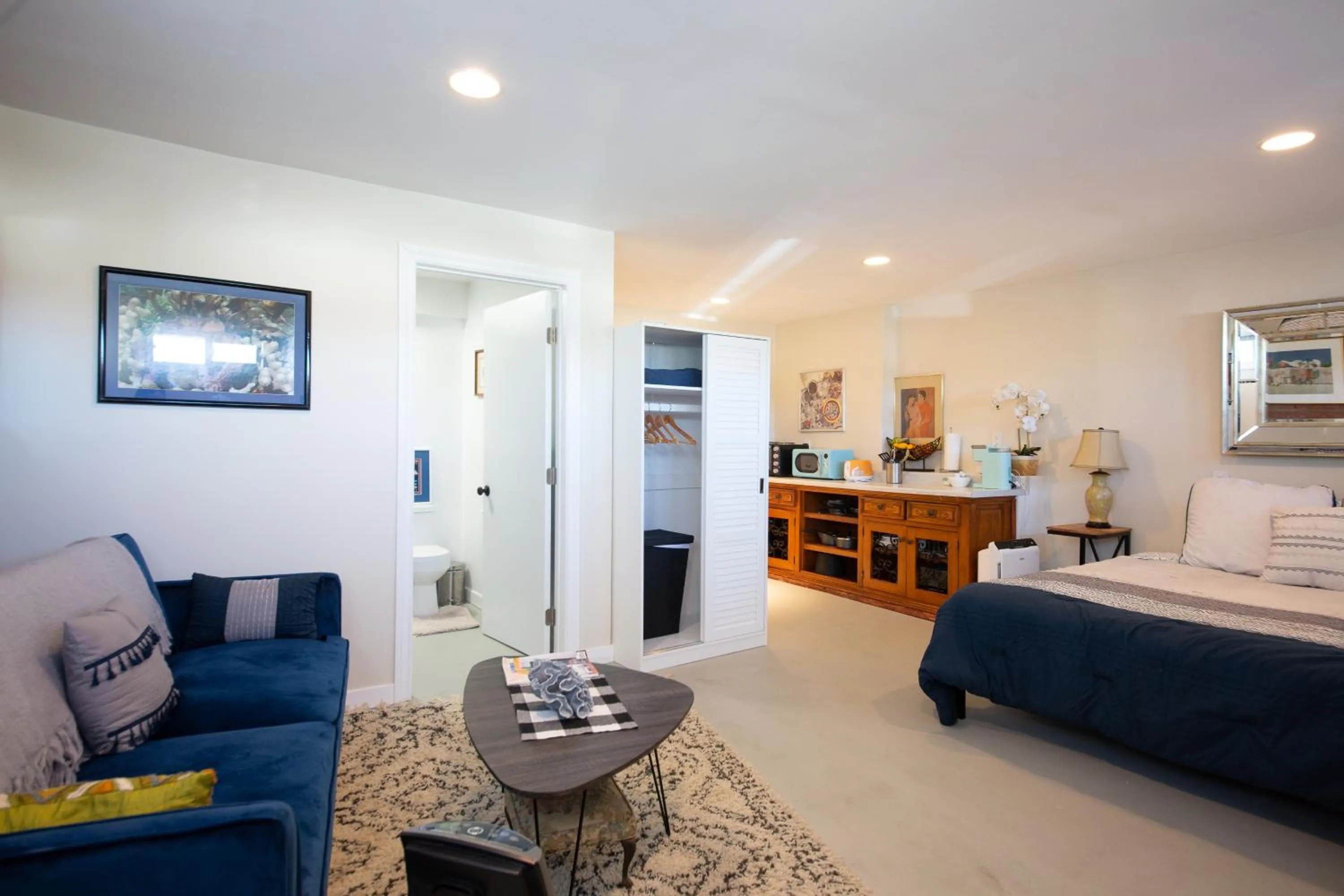 Photo of the whole room, Bed in Overlooking Marina del Rey sailboats, is Green Ginger Playa Del Rey on the bluff,