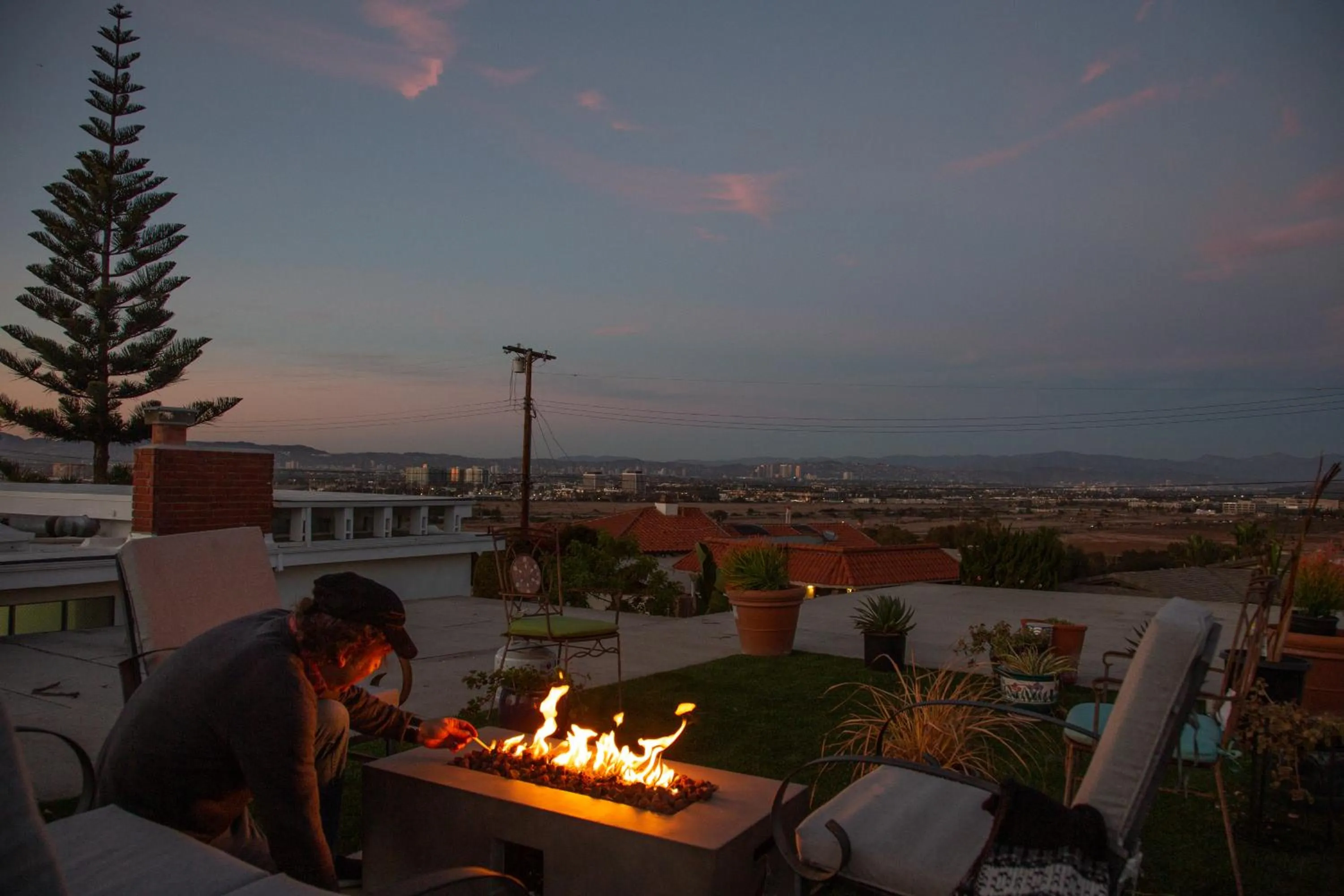 Property building in Overlooking Marina del Rey sailboats, is Green Ginger Playa Del Rey on the bluff,