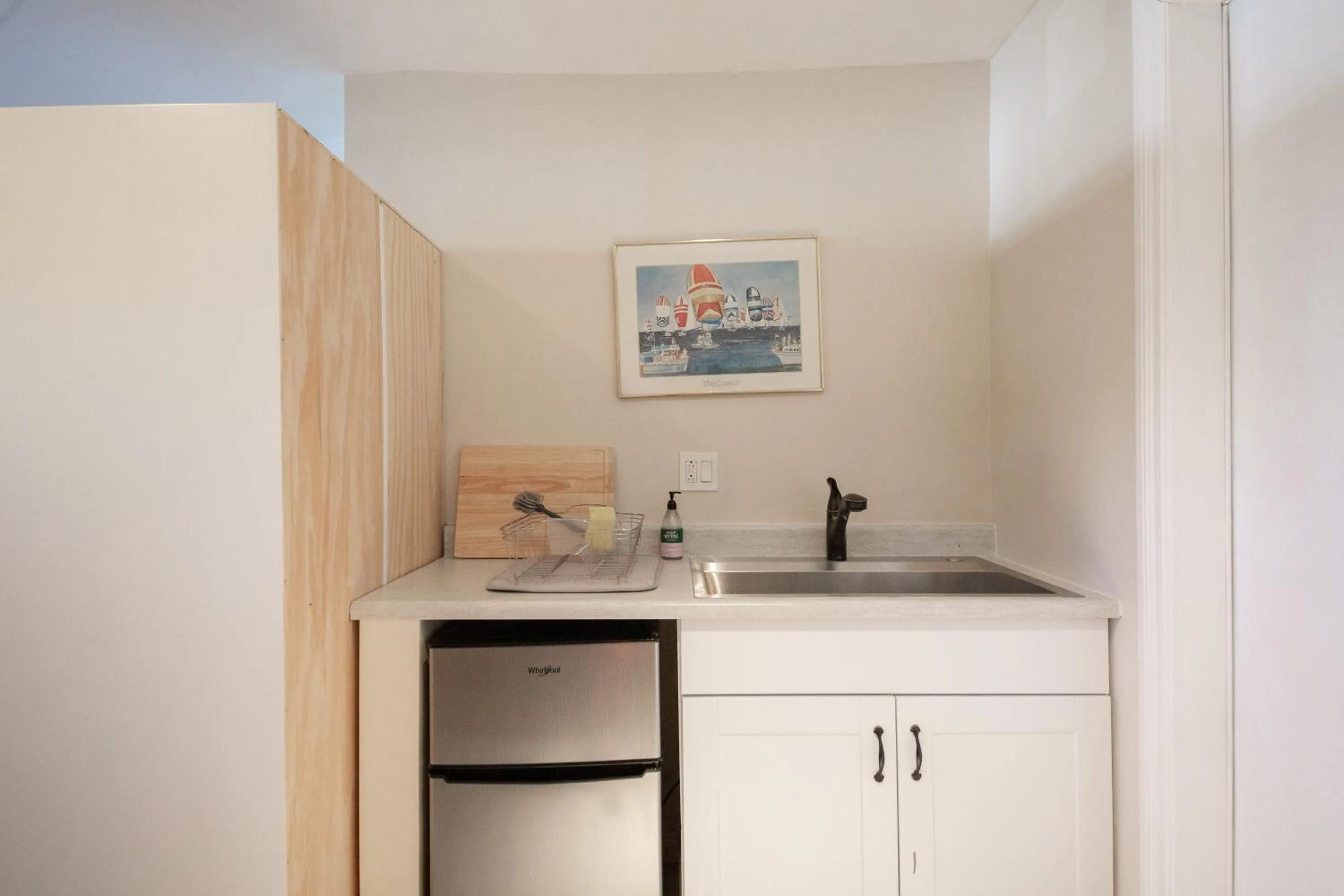 Kitchen or kitchenette in Overlooking Marina del Rey sailboats, is Green Ginger Playa Del Rey on the bluff,