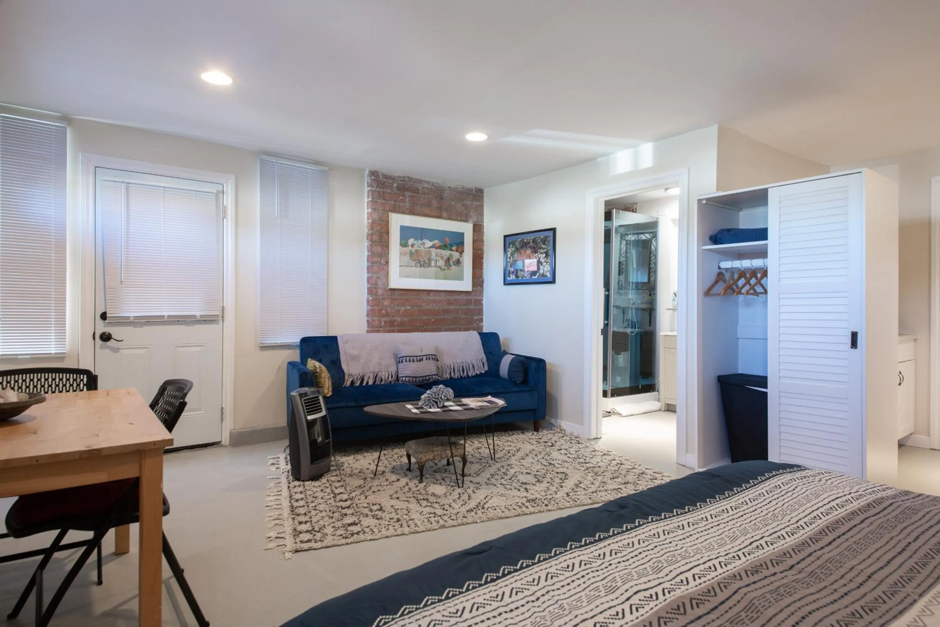 Photo of the whole room in Overlooking Marina del Rey sailboats, is Green Ginger Playa Del Rey on the bluff,