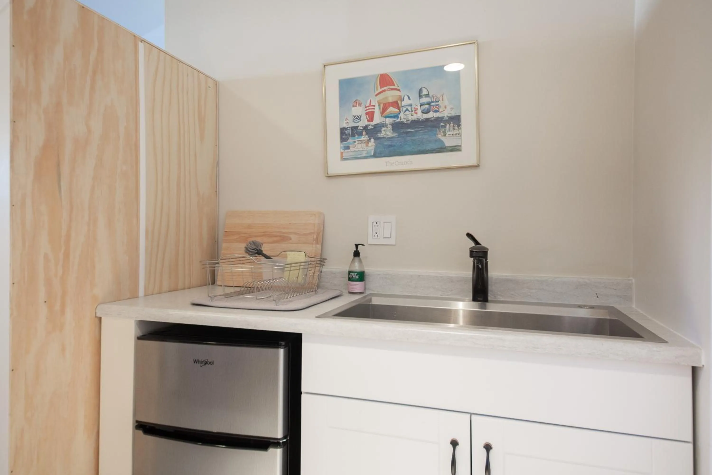 Kitchen or kitchenette in Overlooking Marina del Rey sailboats, is Green Ginger Playa Del Rey on the bluff,