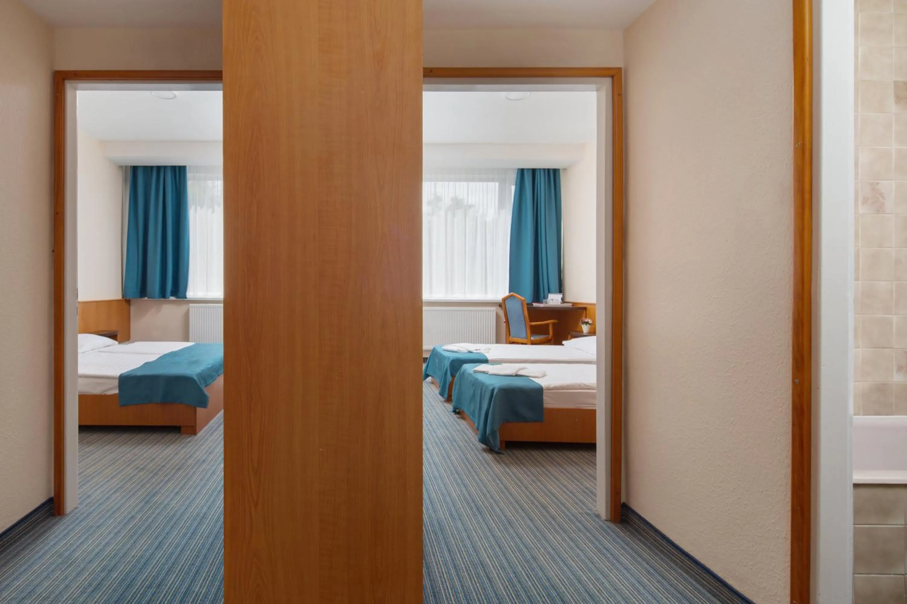 Photo of the whole room, Bed in Benczur Hotel