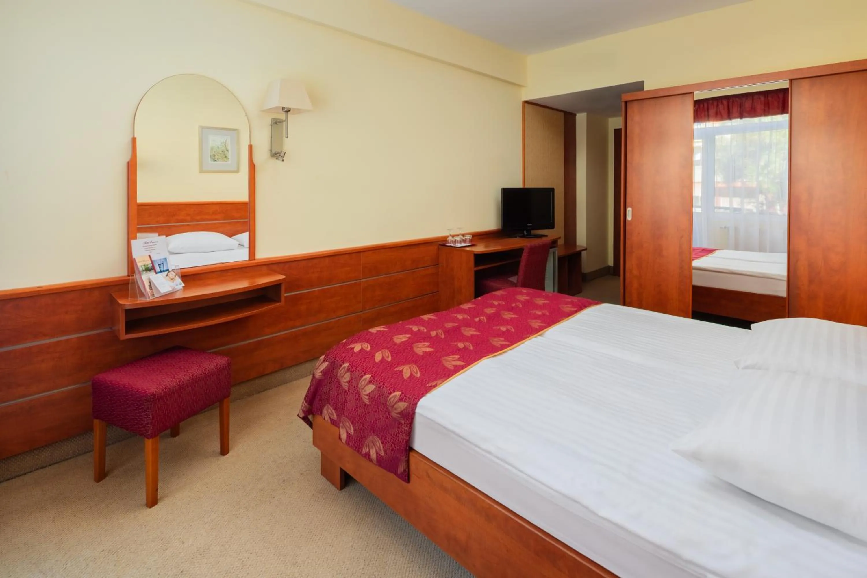 Bedroom, Bed in Benczur Hotel