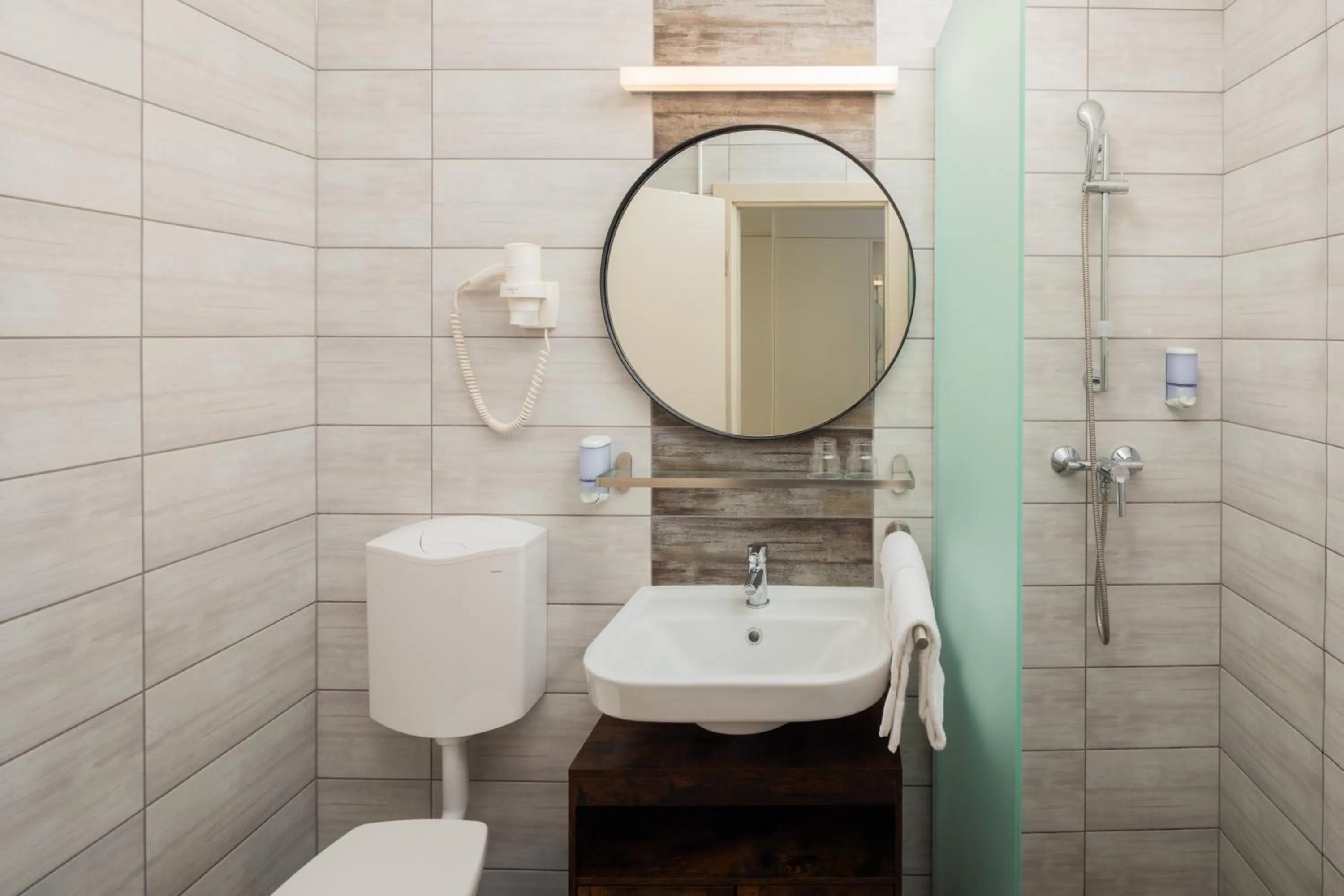 Bathroom in Benczur Hotel