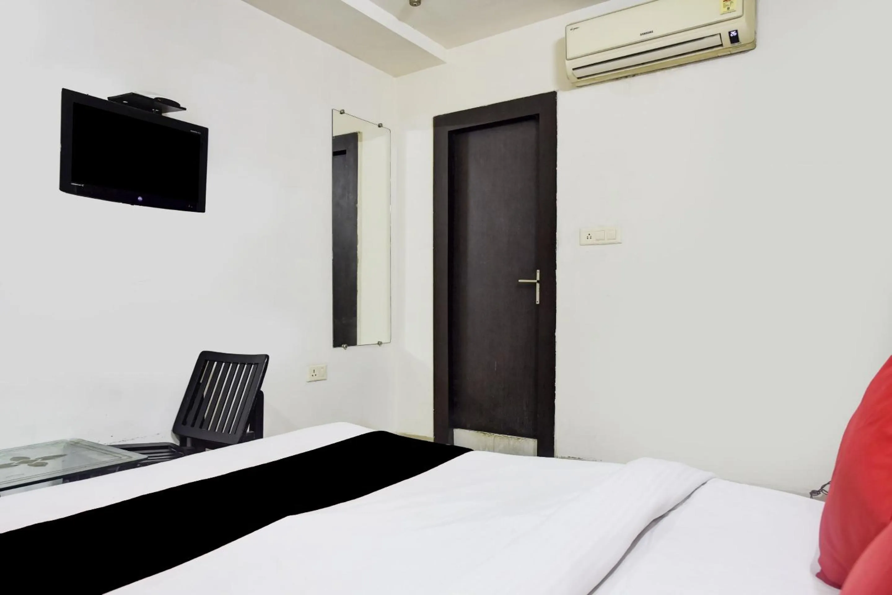 Bedroom, Bed in Hotel O Aditya Palace